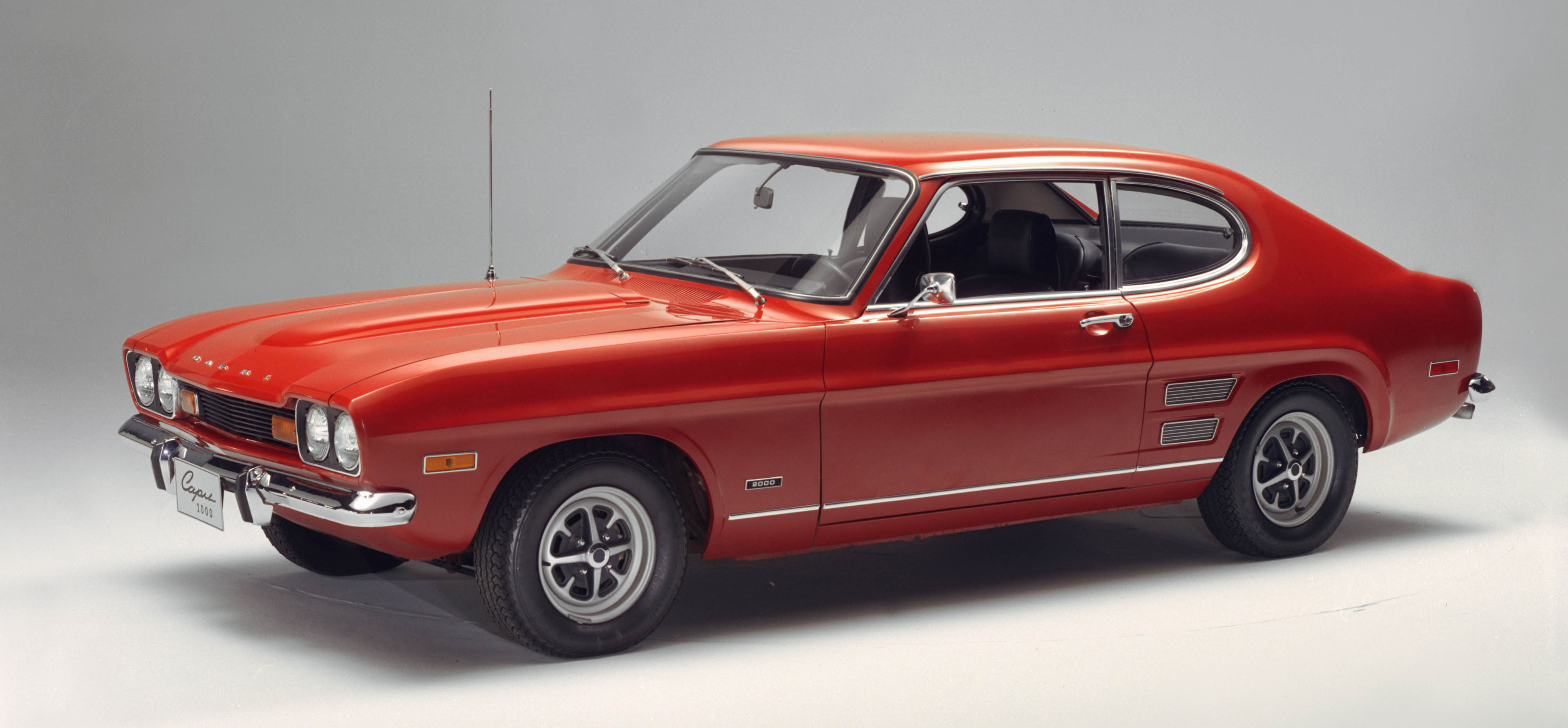 Das Coupé aus der Feder von Mustang-Designer Philip T. Clark erlangt in Deutschland einen vergleichbaren Kult-Faktor wie das Pony-Car in den USA. Kein Wunder: Er war nicht nur sportlich, sondern einfach schön: Das findet auch die „auto motor und sport“, die das Ford-Coupé „Beau de Cologne“ nennt.