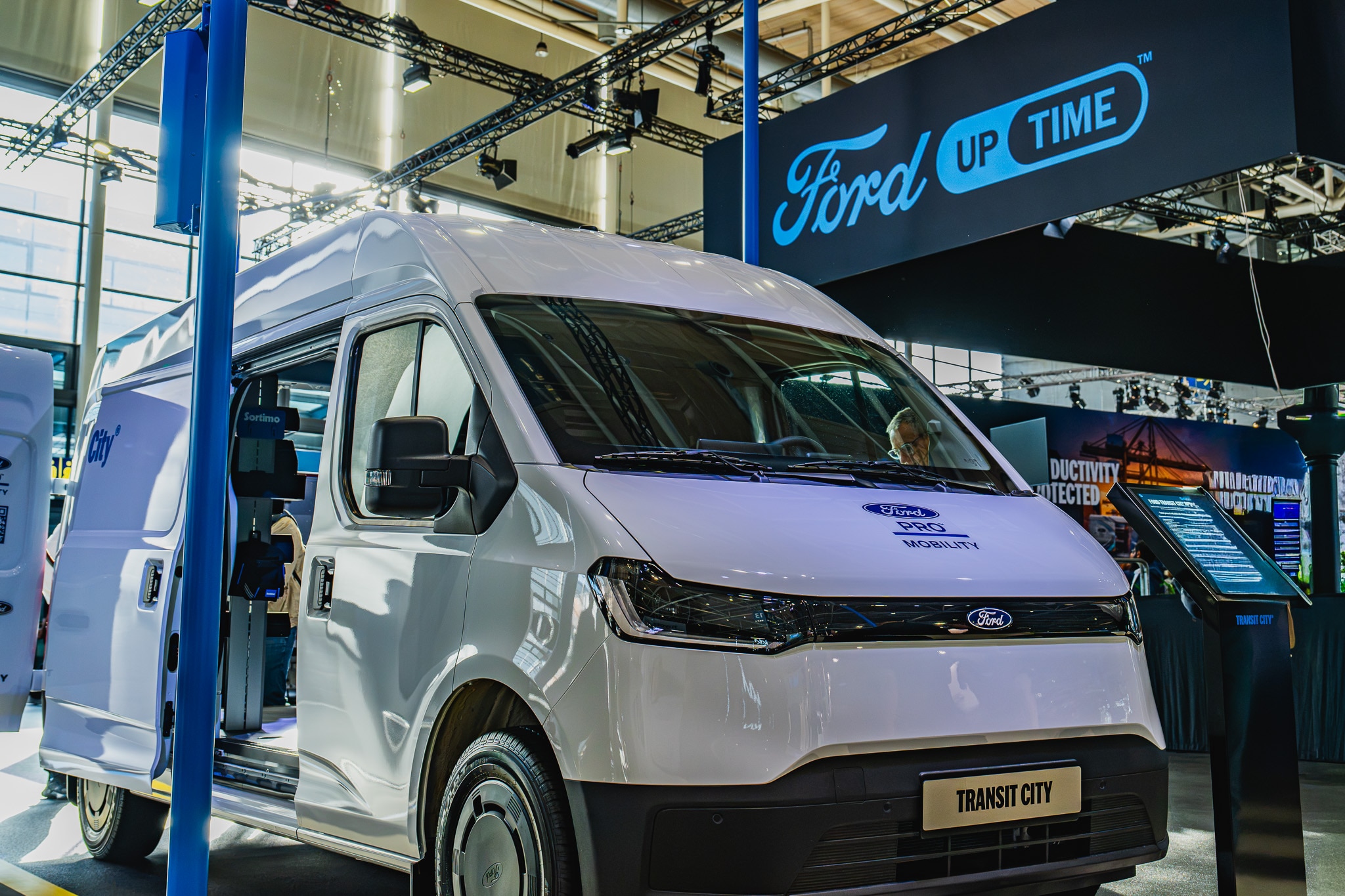 Ford Pro präsentiert auf der IAA Transportation die zwei neuen Software-Tools Ford Uptime Services und Ford Uptime Insights sowie neue Modellvarianten des Ford Transit City.