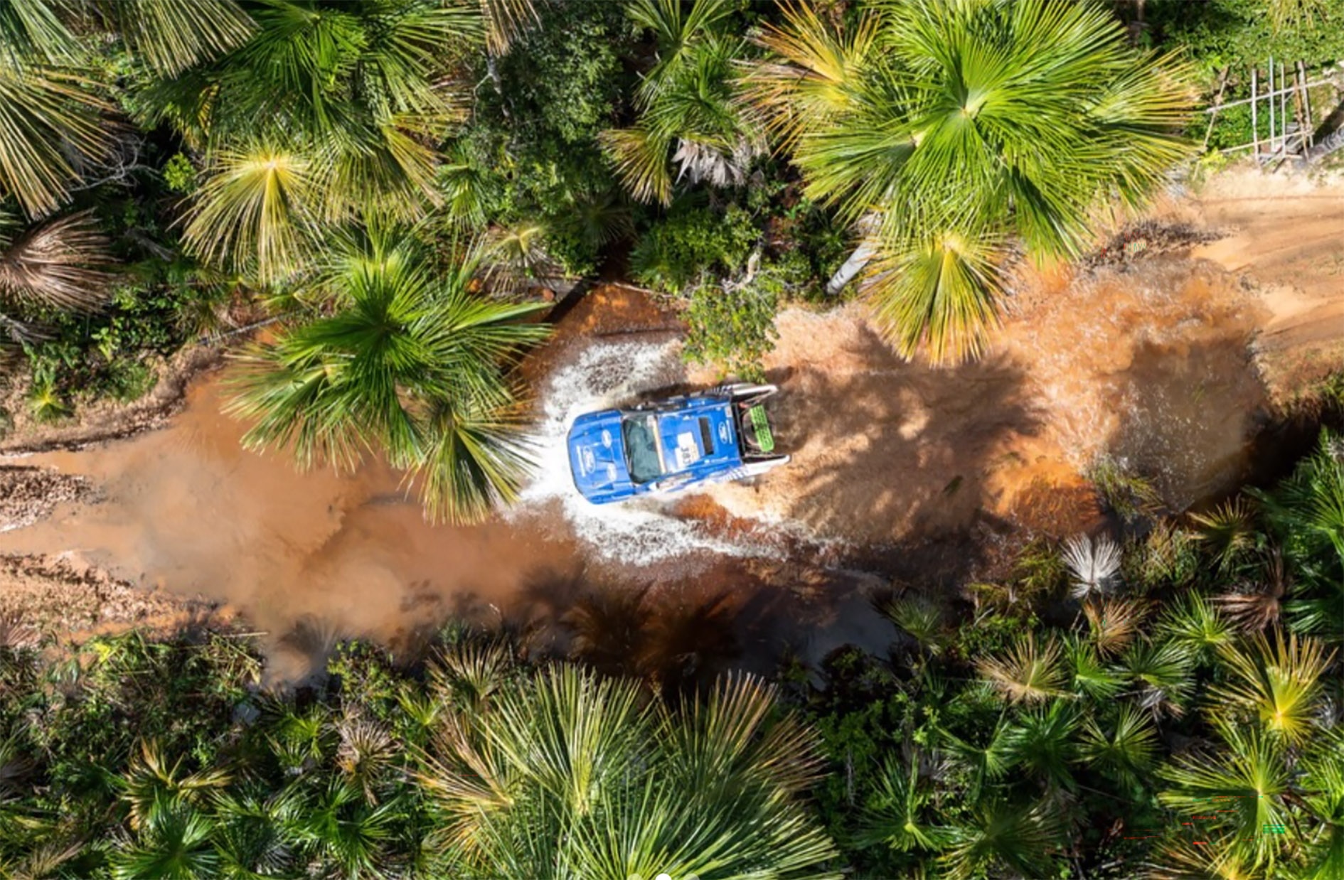 Bia Figueiredo é a primeira mulher a vencer o Rally do Jalapão com protótipo da equipe Sizmic