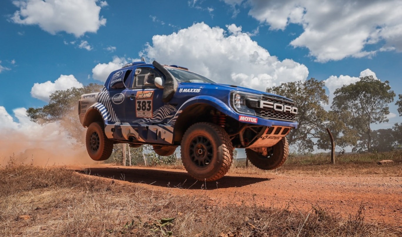 Bia Figueiredo é a primeira mulher a vencer o Rally do Jalapão com protótipo da equipe Sizmic