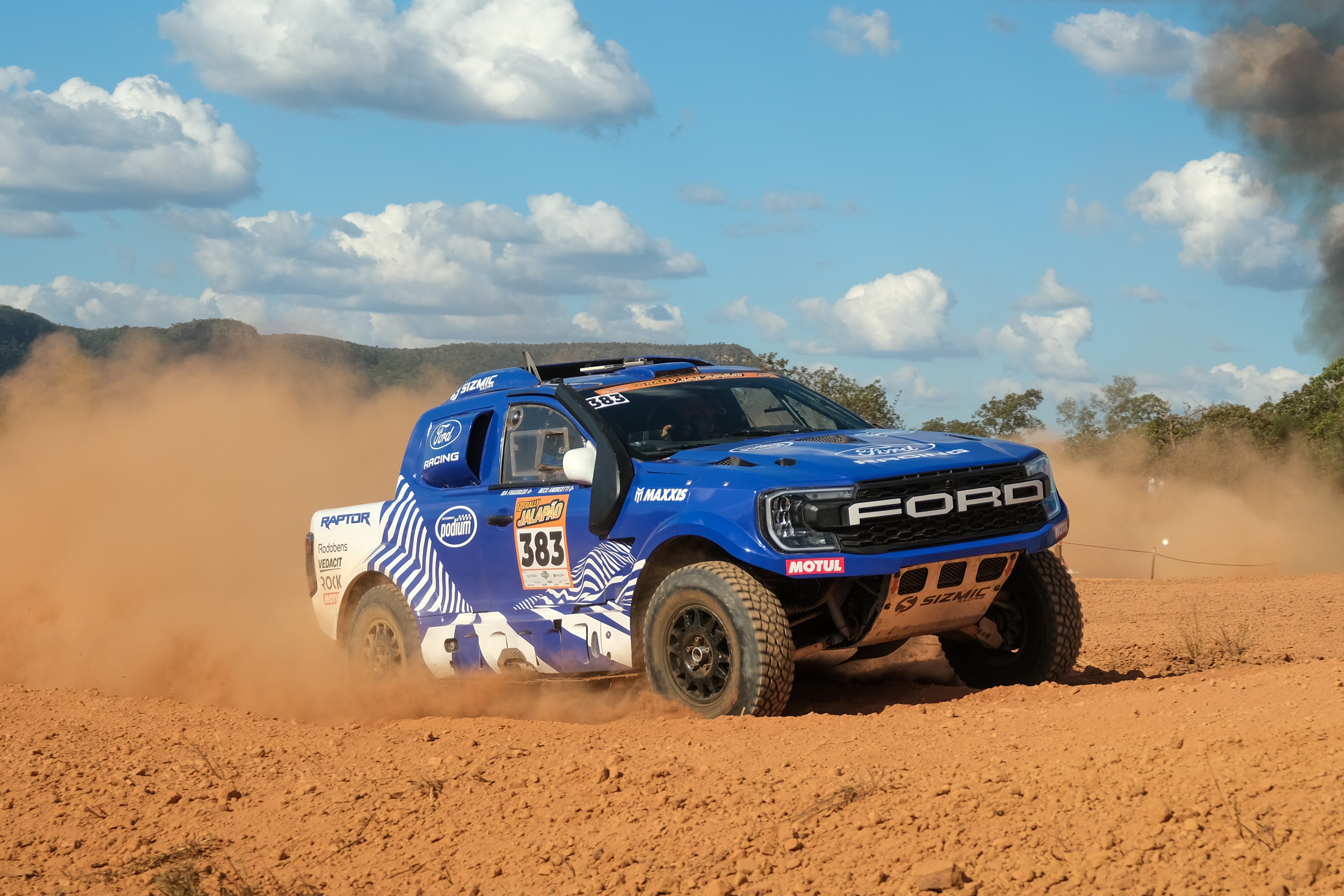 Piloto Bia Figueiredo e o navegador Beco Andreotti vencem na categoria Carros no Rally Jalapão