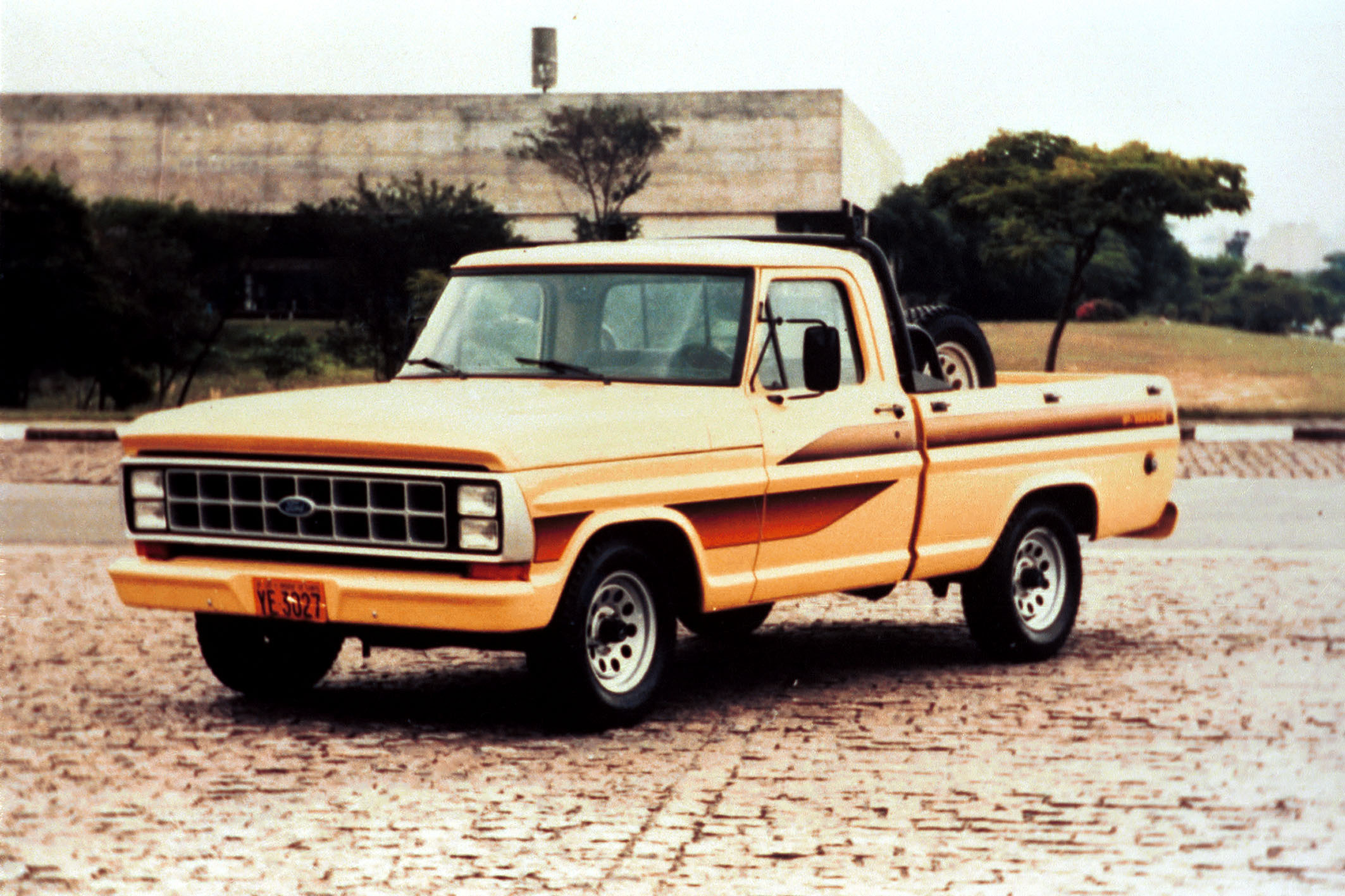 Ford F-1000