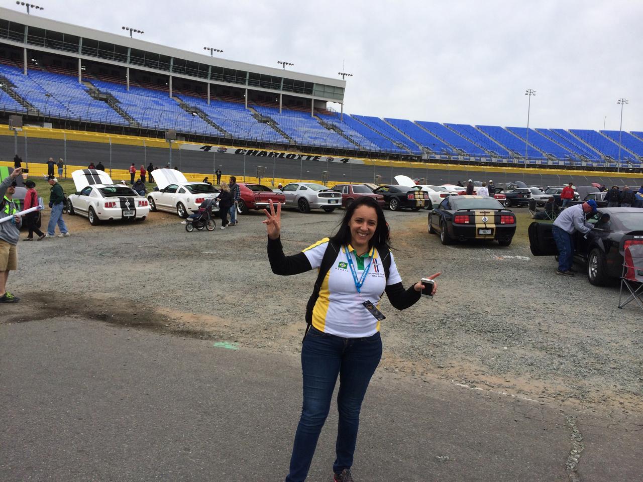 Angelica Cosentino e o Ford Mustang