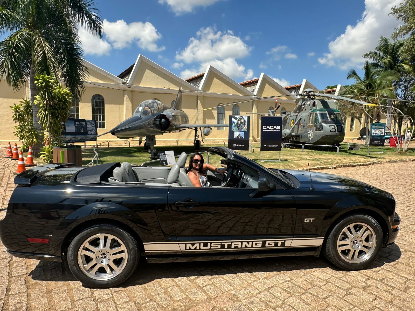 Angelica Cosentino e o Ford Mustang