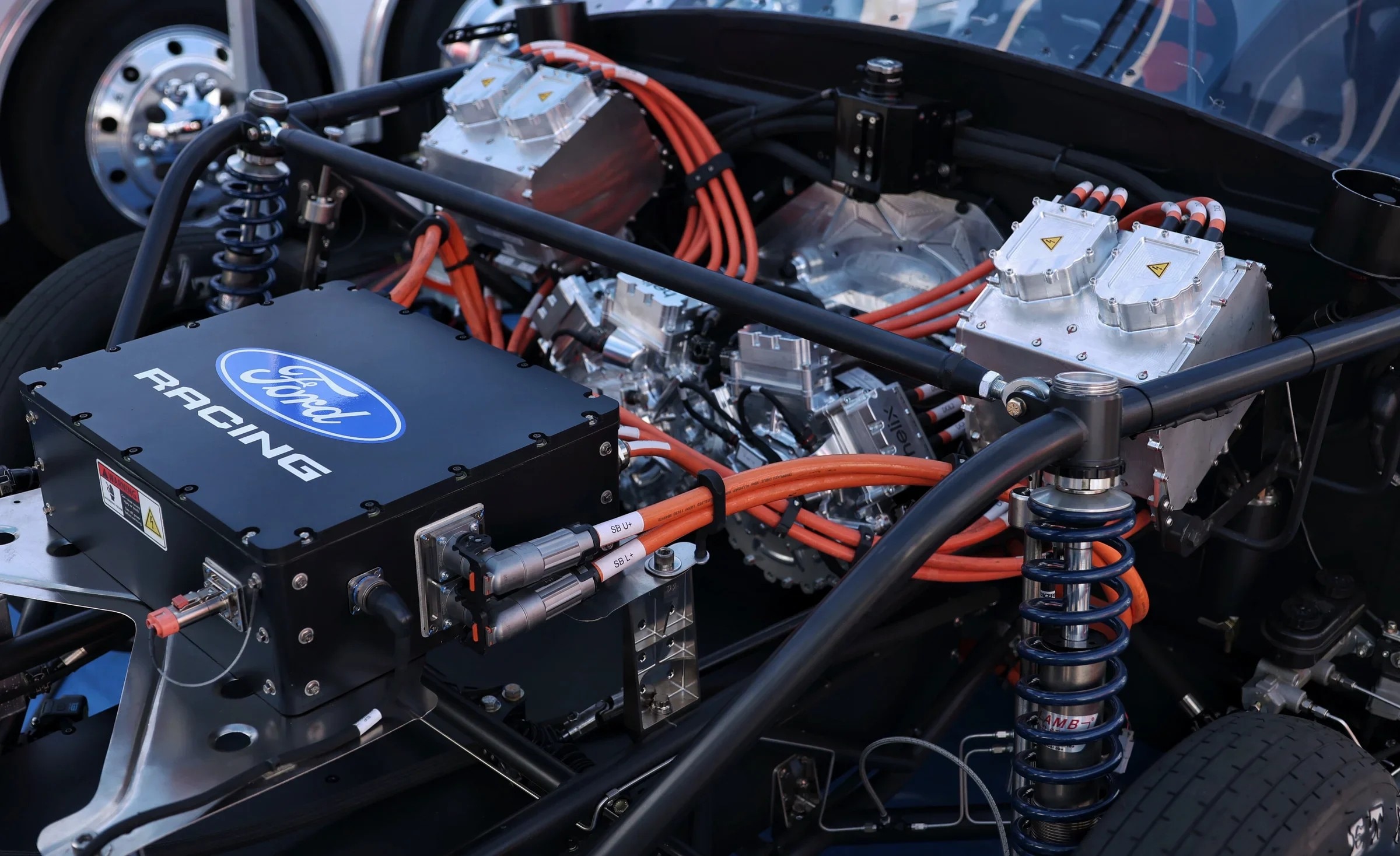 Configuración del motor y la batería del Ford Racing Mustang Cobra Jet 2200