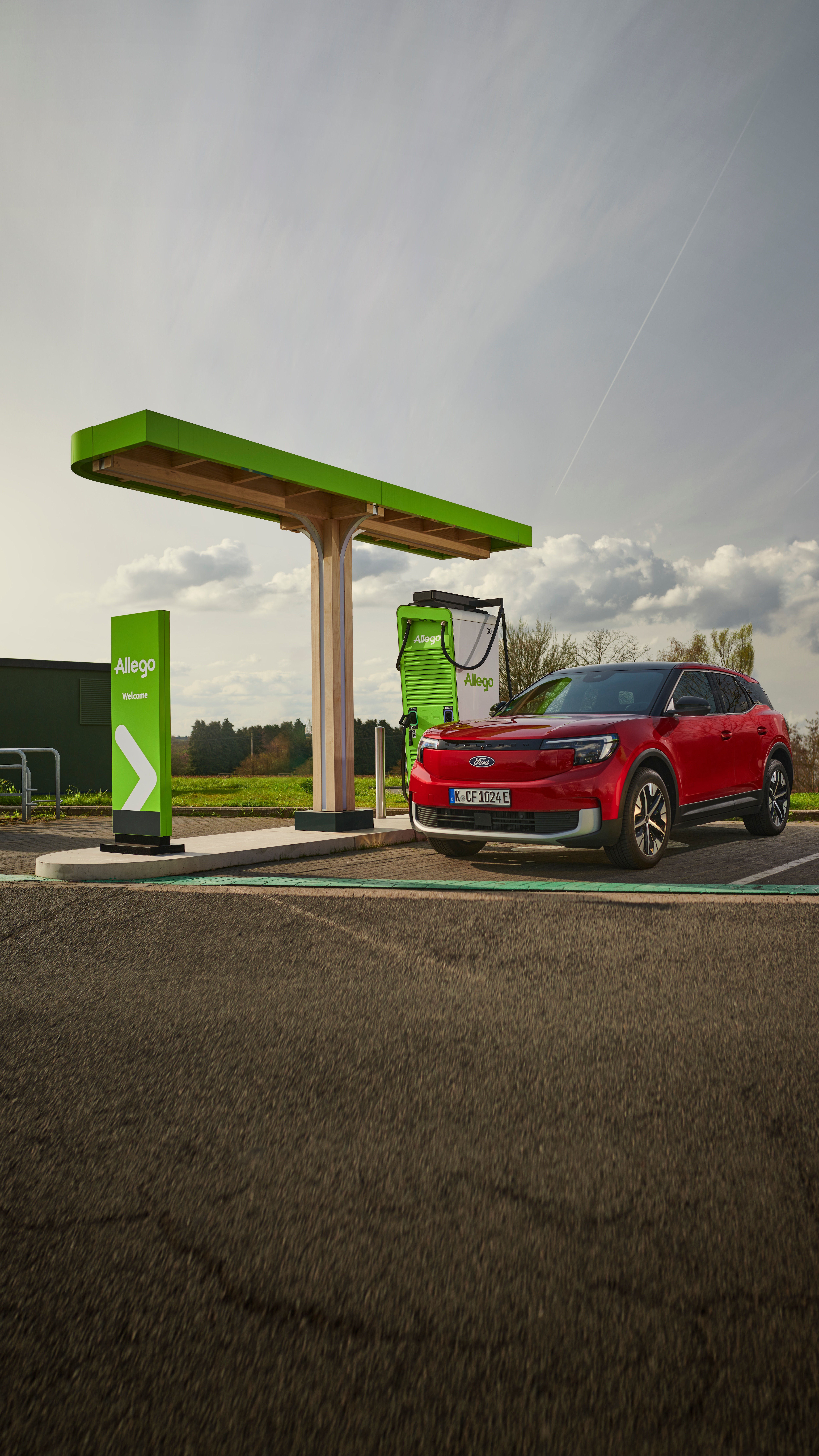 Ford and Allego partner to electrify European dealership network with ultra-Fast charging LICENSE EXPIRES: In perp - LICENSE BY: Makerhouse Germany LICENSE SCOPE: A - Earned editorial, press releases, press kits. C - All non-broadcast digital and online media, plus Retail and POS (showrooms, events etc). D - All print media (newspaper, magazine etc) REGION: GLOBAL. COPYRIGHT AND IMAGE RIGHTS: This content is solely for editorial use and for providing individual users with information. Any storage in databases, or any distribution to third parties within the scope of commercial use, or for commercial use is permitted with written consent from Ford of Europe only.