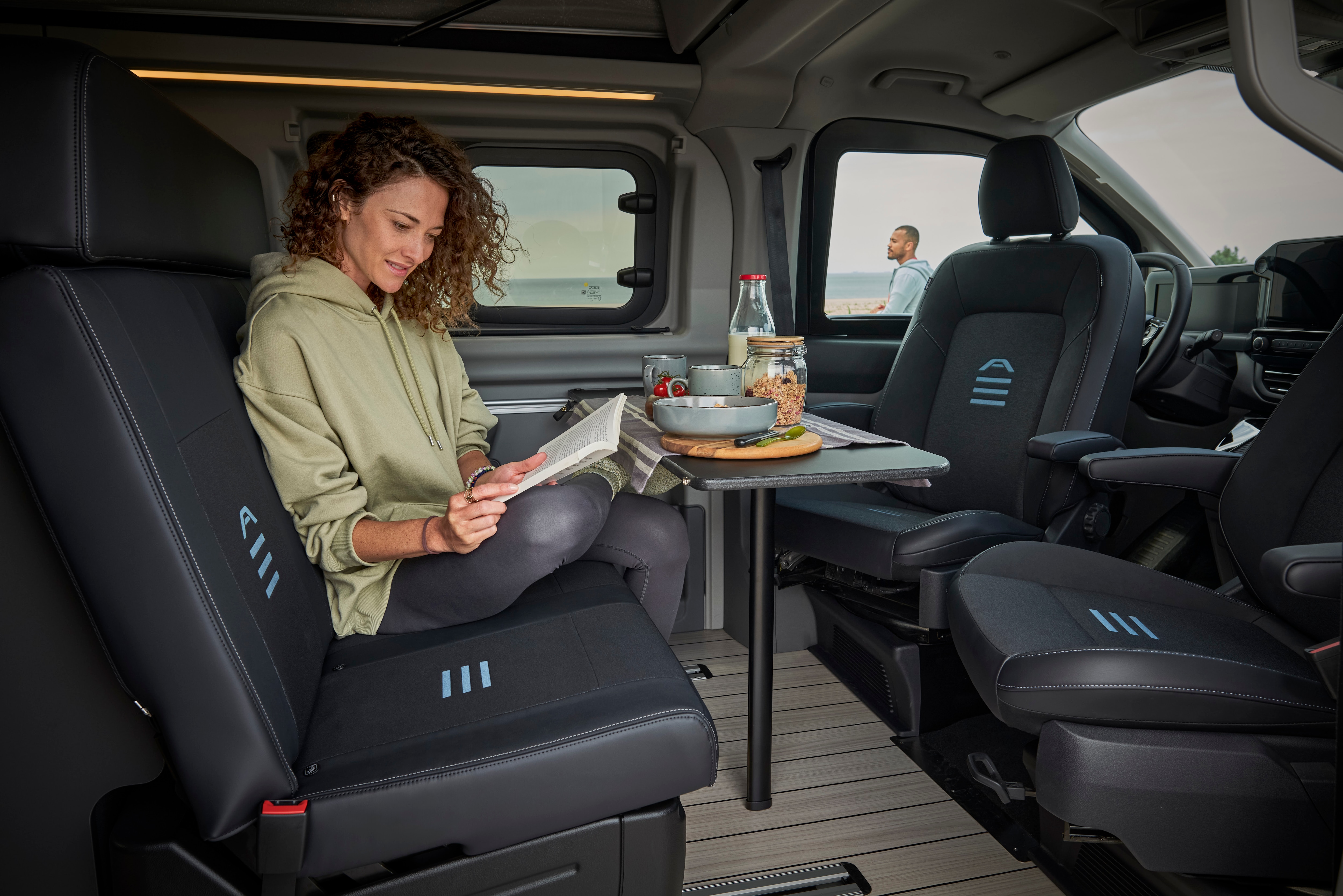 Developed for additional comfort on extended trips, the more spacious model builds on the popular multi-zone unique interior layout that sets Nugget apart in its segment LICENSE EXPIRES: 22.08.2027 - LICENSE BY: Makerhouse LICENSE SCOPE: A - Earned editorial, press releases, press kits. B - All non-broadcast digital and online media. C - All non-broadcast digital and online media, plus Retail and POS (showrooms, events etc). REGION: Europe COPYRIGHT AND IMAGE RIGHTS: This content is solely for editorial use and for providing individual users with information. Any storage in databases, or any distribution to third parties within the scope of commercial use, or for commercial use is permitted with written consent from Ford of Europe only.