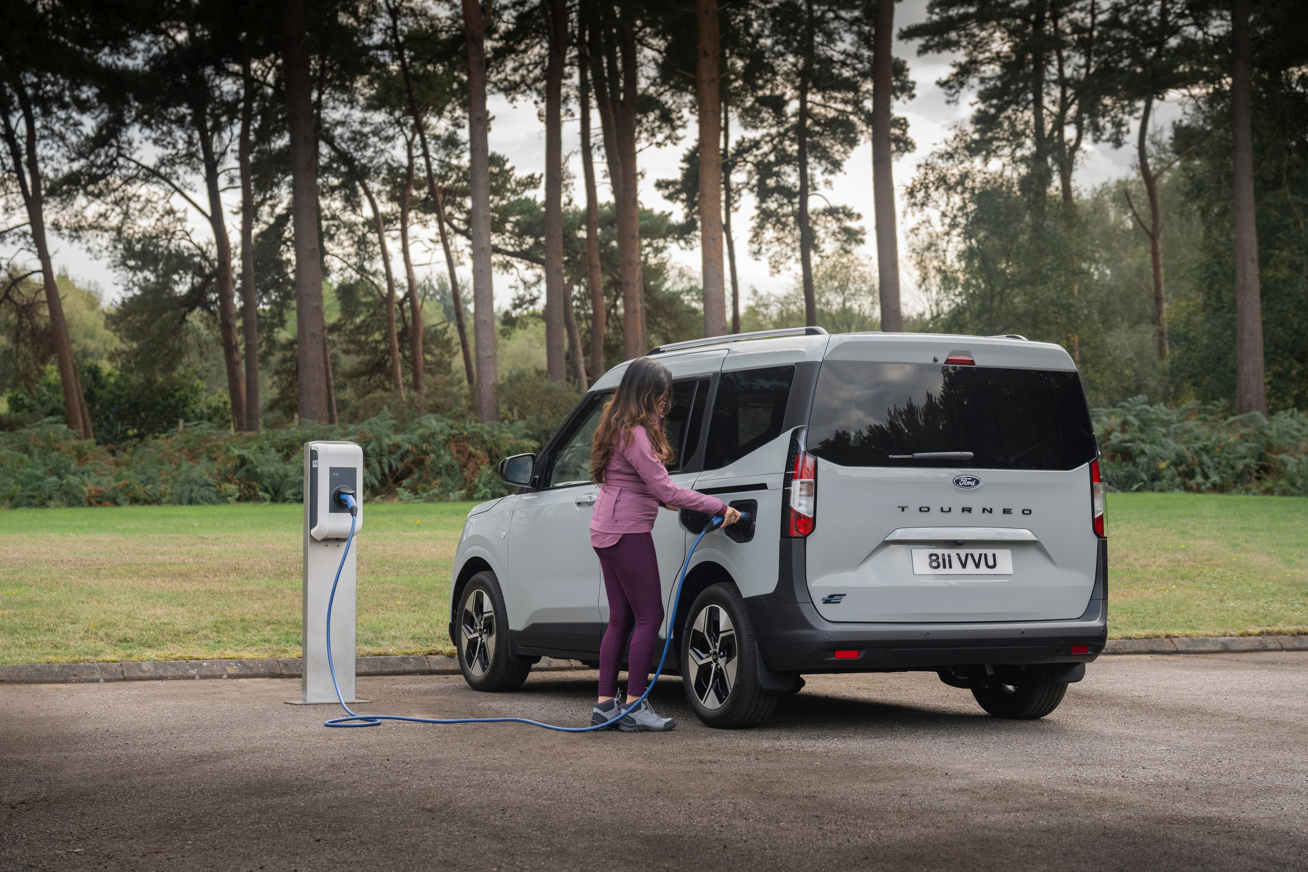 Stylish, Spacious E-Tourneo Courier Expands Electric Vehicle Roll Out. LICENSE EXPIRES: 8th October 2027 - LICENSE BY: Stuart Price LICENSE SCOPE: A - Earned editorial, press releases, press kits. B - All non-broadcast digital and online media. C - All non-broadcast digital and online media, plus Retail and POS (showrooms, events etc). D - All print media (newspaper, magazine etc) REGION: Europe COPYRIGHT AND IMAGE RIGHTS: This content is solely for editorial use and for providing individual users with information. Any storage in databases, or any distribution to third parties within the scope of commercial use, or for commercial use is permitted with written consent from Ford of Europe only.