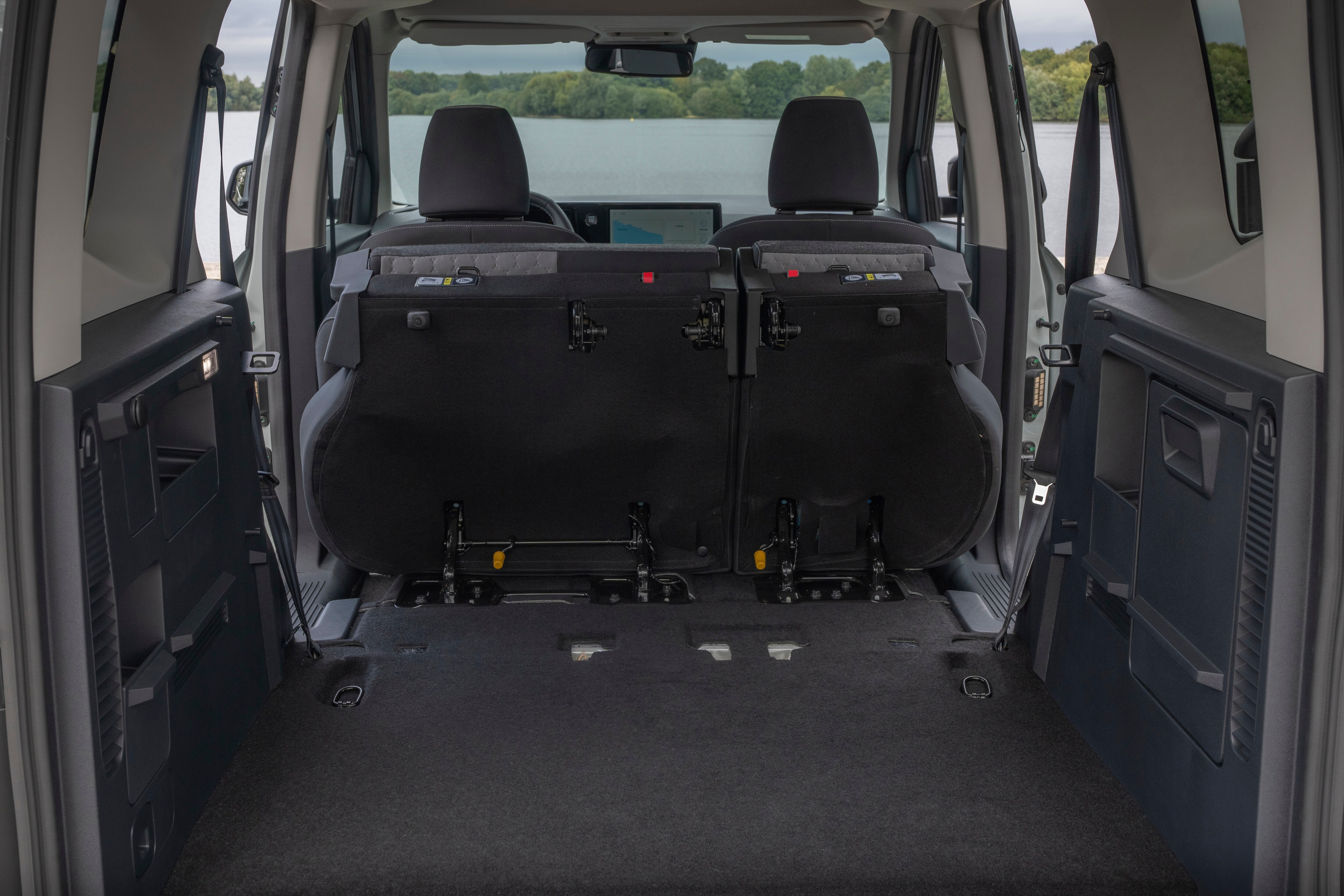 Stylish, Spacious E-Tourneo Courier Expands Electric Vehicle Roll Out. LICENSE EXPIRES: 8th October 2027 - LICENSE BY: Stuart Price LICENSE SCOPE: A - Earned editorial, press releases, press kits. B - All non-broadcast digital and online media. C - All non-broadcast digital and online media, plus Retail and POS (showrooms, events etc). D - All print media (newspaper, magazine etc) REGION: Europe COPYRIGHT AND IMAGE RIGHTS: This content is solely for editorial use and for providing individual users with information. Any storage in databases, or any distribution to third parties within the scope of commercial use, or for commercial use is permitted with written consent from Ford of Europe only.