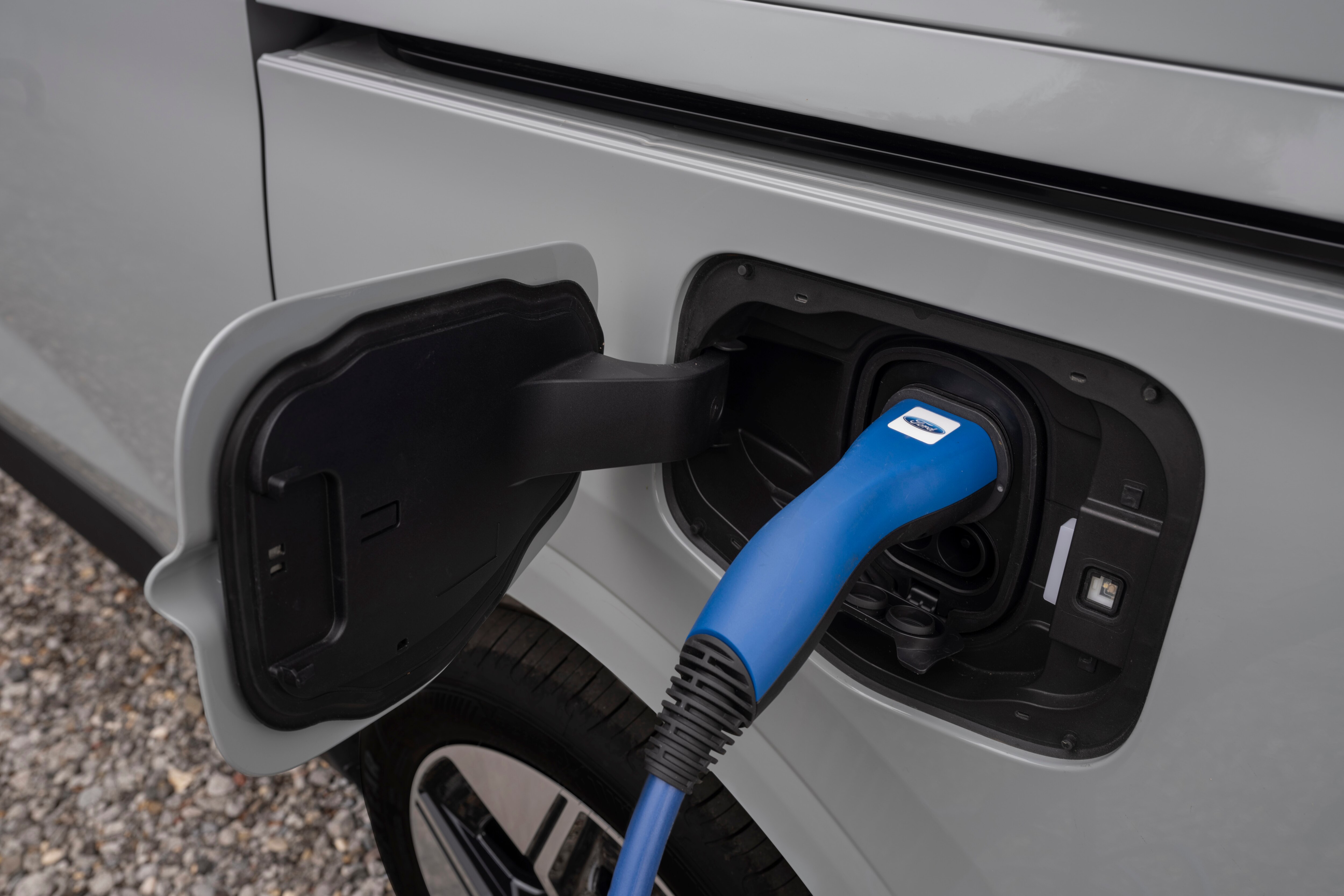 Stylish, Spacious E-Tourneo Courier Expands Electric Vehicle Roll Out. LICENSE EXPIRES: 8th October 2027 - LICENSE BY: Stuart Price LICENSE SCOPE: A - Earned editorial, press releases, press kits. B - All non-broadcast digital and online media. C - All non-broadcast digital and online media, plus Retail and POS (showrooms, events etc). D - All print media (newspaper, magazine etc) REGION: Europe COPYRIGHT AND IMAGE RIGHTS: This content is solely for editorial use and for providing individual users with information. Any storage in databases, or any distribution to third parties within the scope of commercial use, or for commercial use is permitted with written consent from Ford of Europe only.