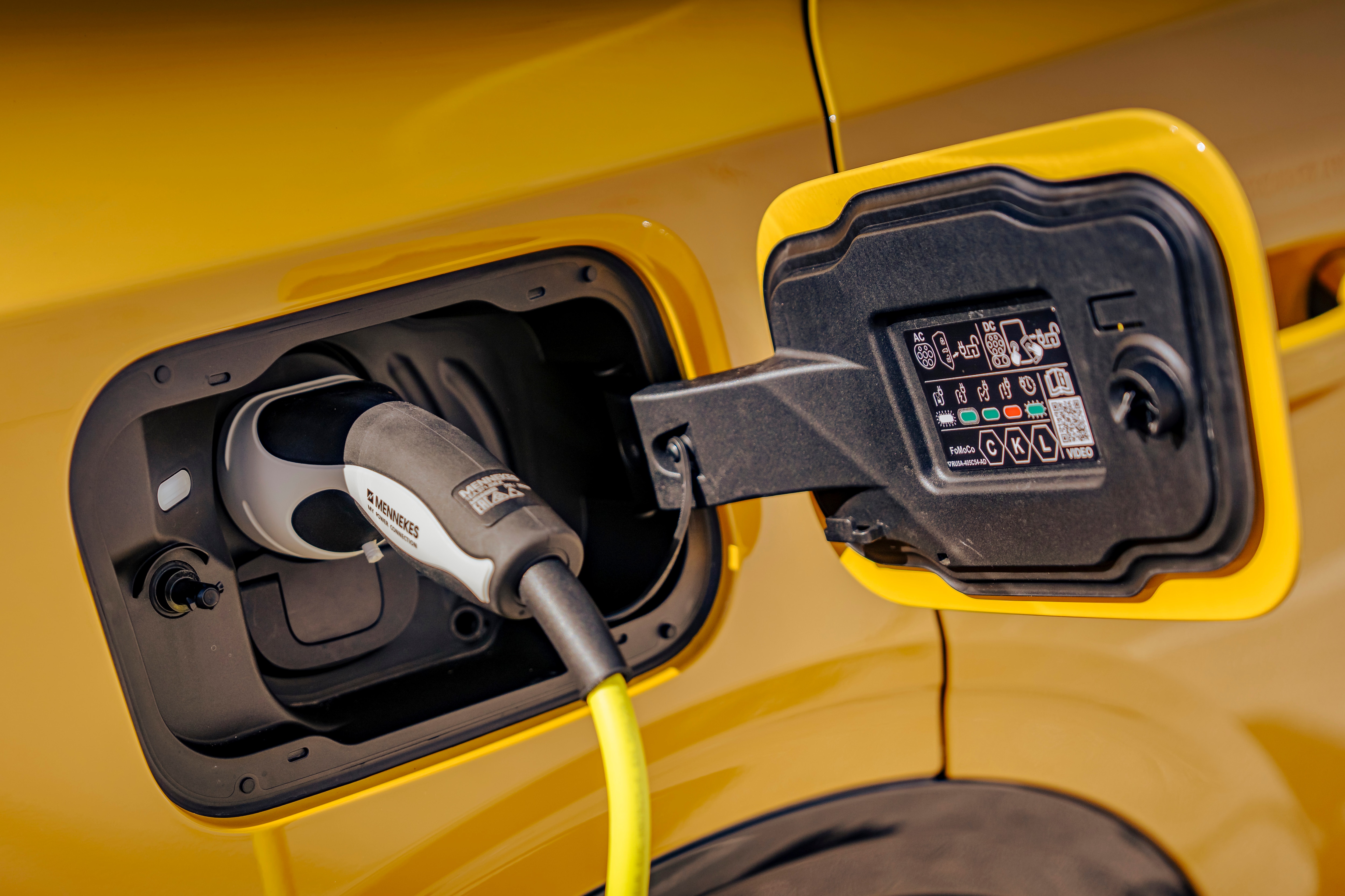 Božične igre z energijo: vodnik po bontonu polnjenja električnih vozil