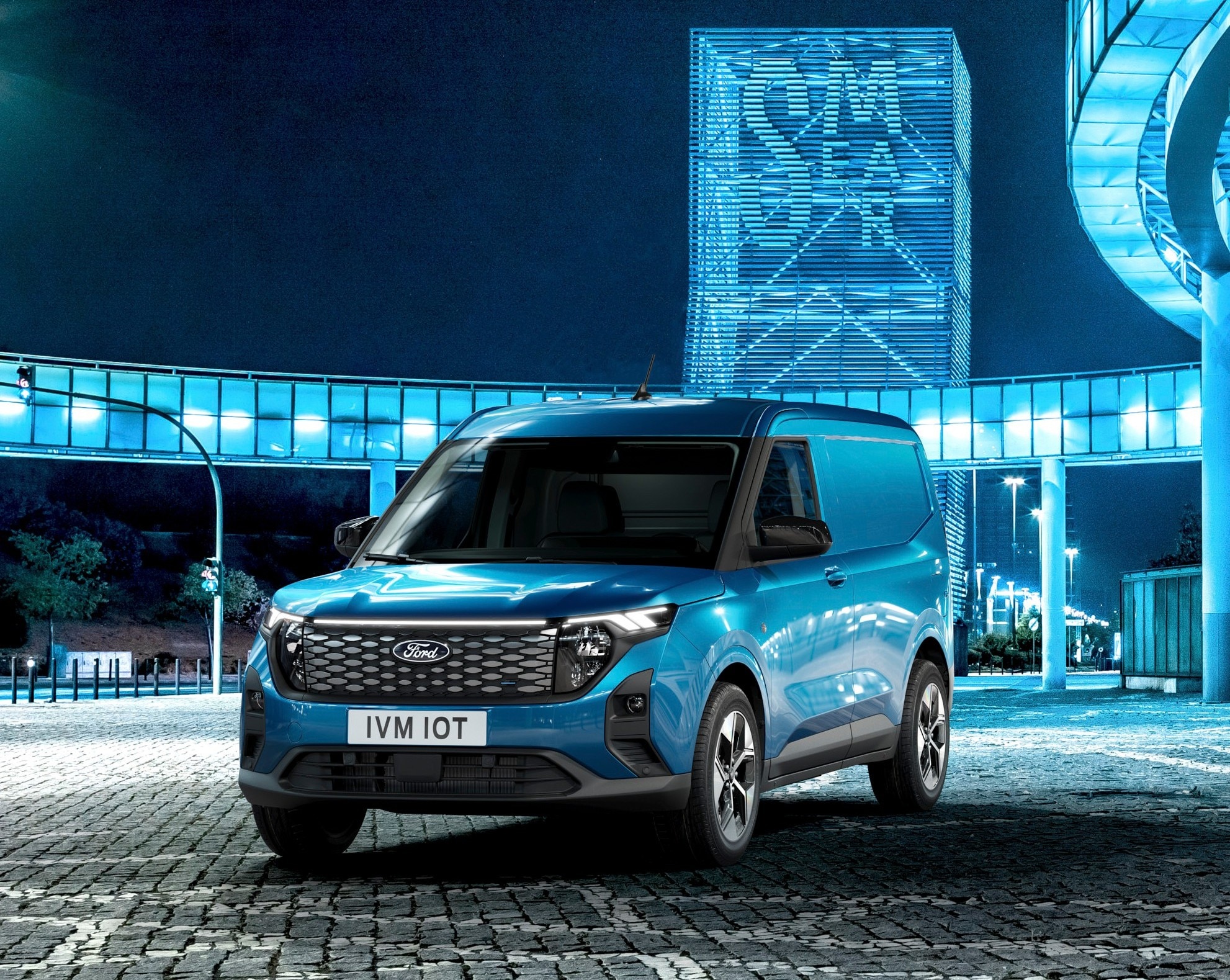 2026 Ford E-Transit Courier. License valid for earned editorial, press releases, press kits. All non-broadcast digital and online media. Region: Global. This content is solely for editorial use and for providing individual users with information. Any storage in databases, or any distribution to third parties within the scope of commercial use, or for commercial use is permitted with written consent from Ford in Europe GmbH only.