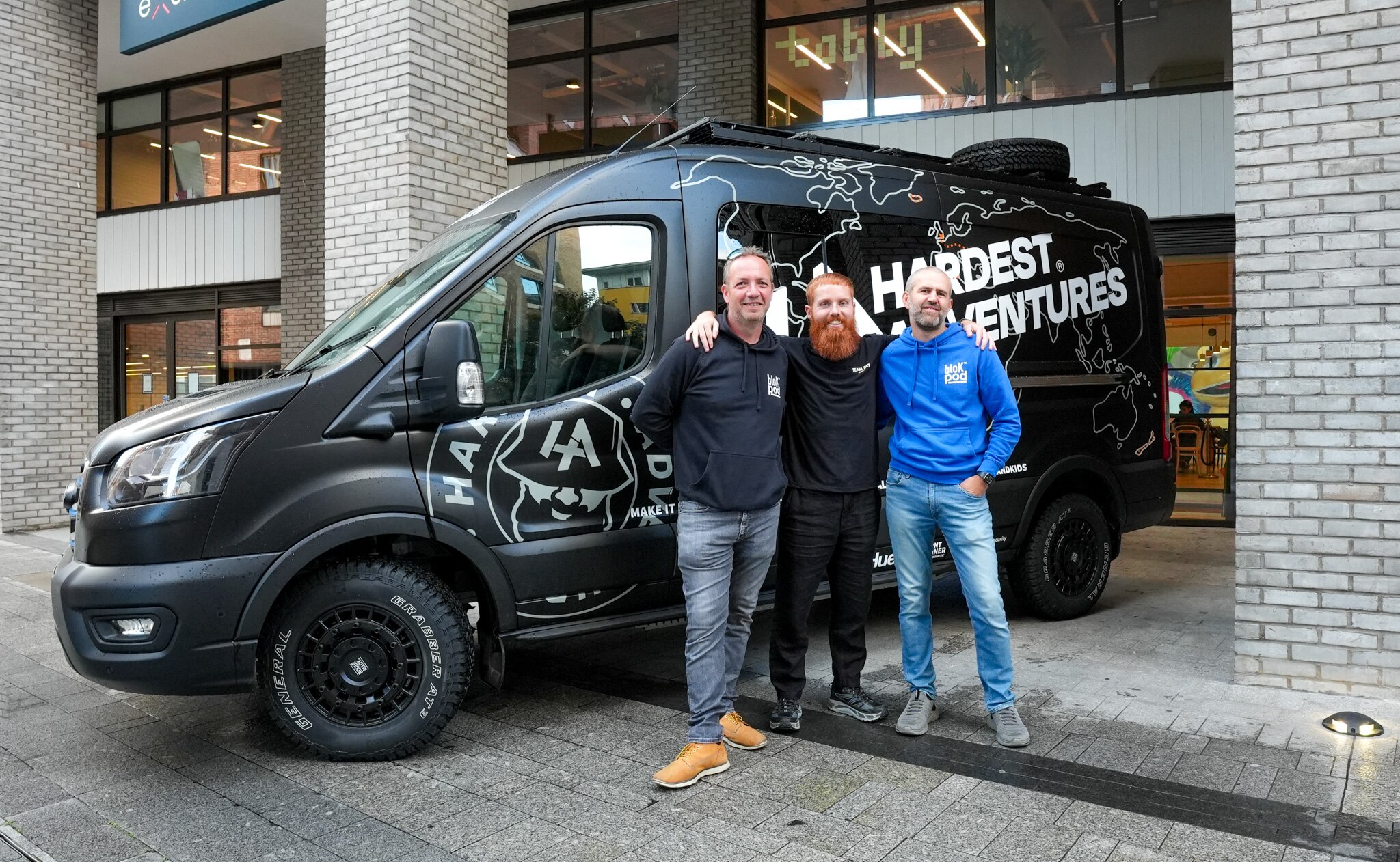 Thanks guys! Russ is pictured here with his new wheels, Dan Lindfield (left) and Dave Thompson (right) from bloK Pod.