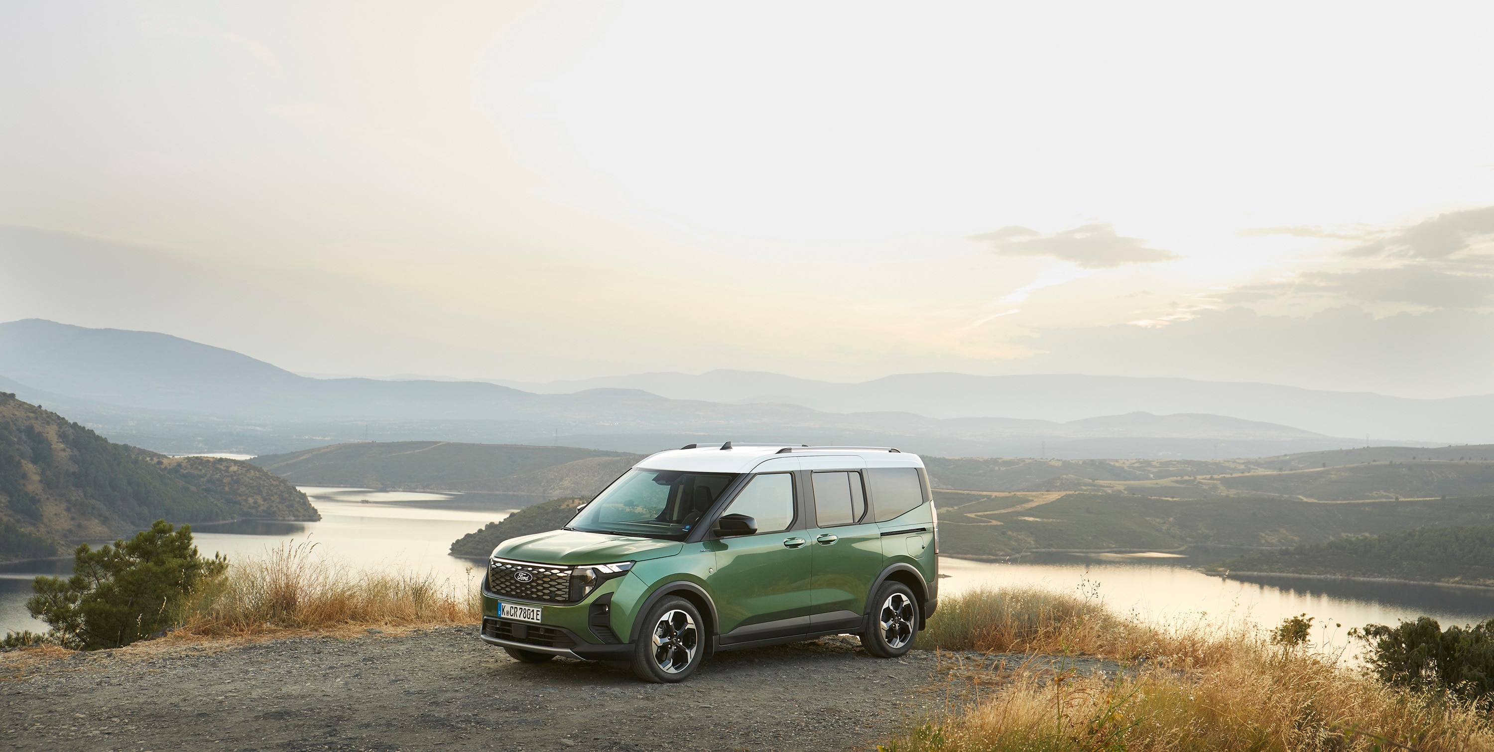 2026 Ford E-Tourneo Courier. License valid for earned editorial, press releases, press kits. All non-broadcast digital and online media. Region: Global. This content is solely for editorial use and for providing individual users with information. Any storage in databases, or any distribution to third parties within the scope of commercial use, or for commercial use is permitted with written consent from Ford in Europe GmbH only.