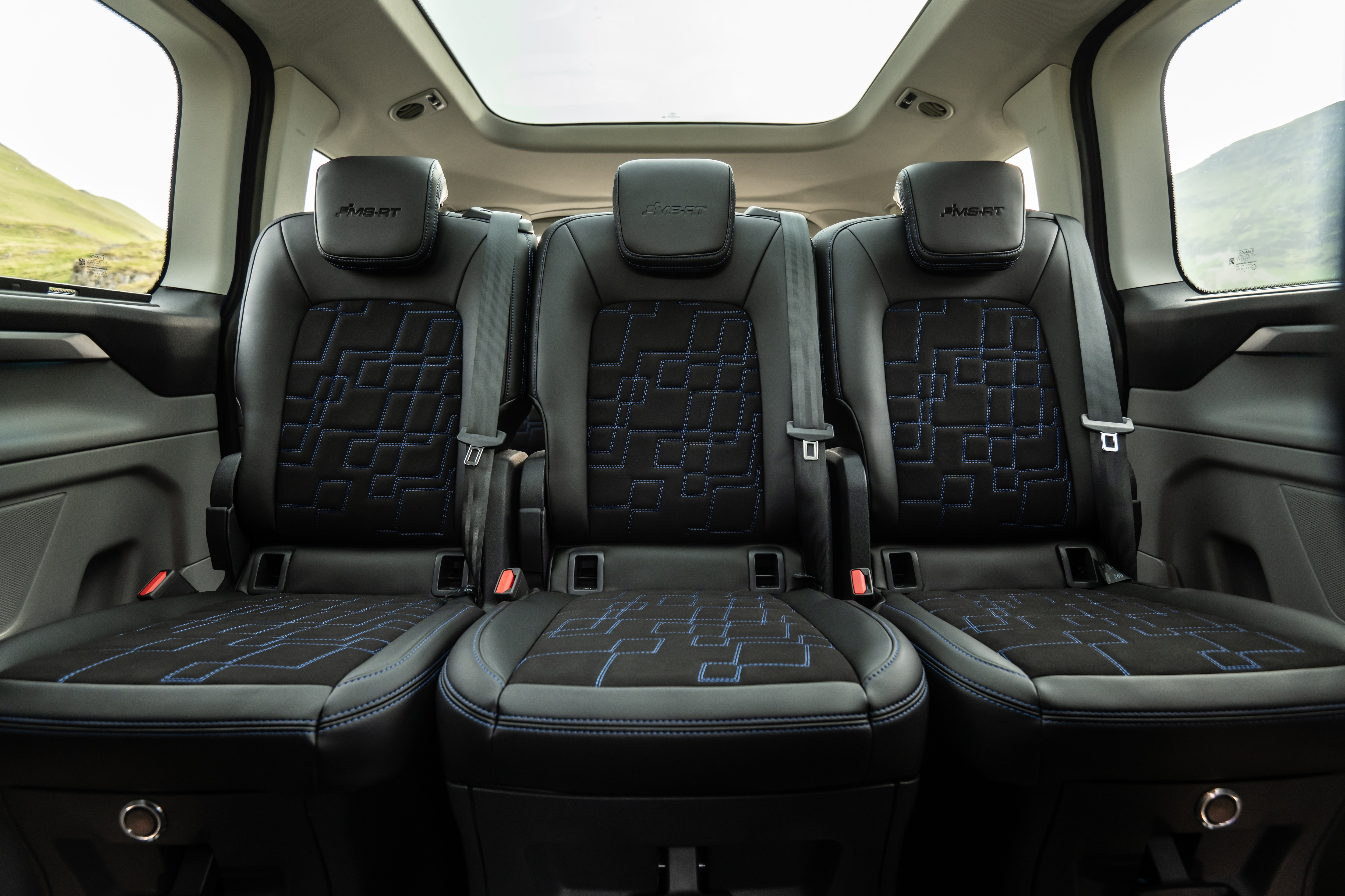 The electric Ford E-Tourneo Custom MS-RT. License valid for earned editorial, press releases, press kits. All non-broadcast digital and online media Region: Global. This content is solely for editorial use and for providing individual users with information. Any storage in databases, or any distribution to third parties within the scope of commercial use, or for commercial use is permitted with written consent from Ford in Europe GmbH only.