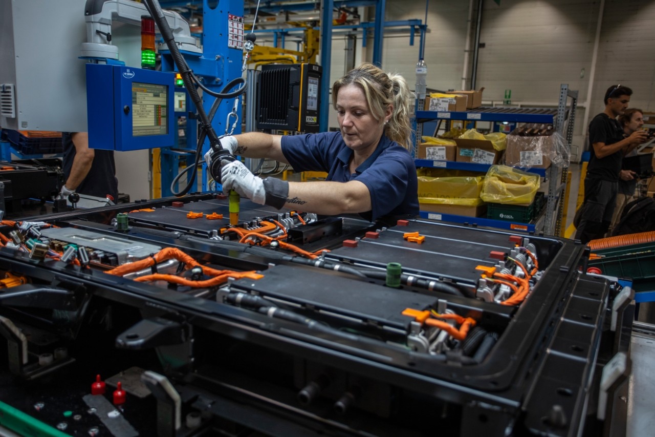 ford and geely auto join forces in europe 15