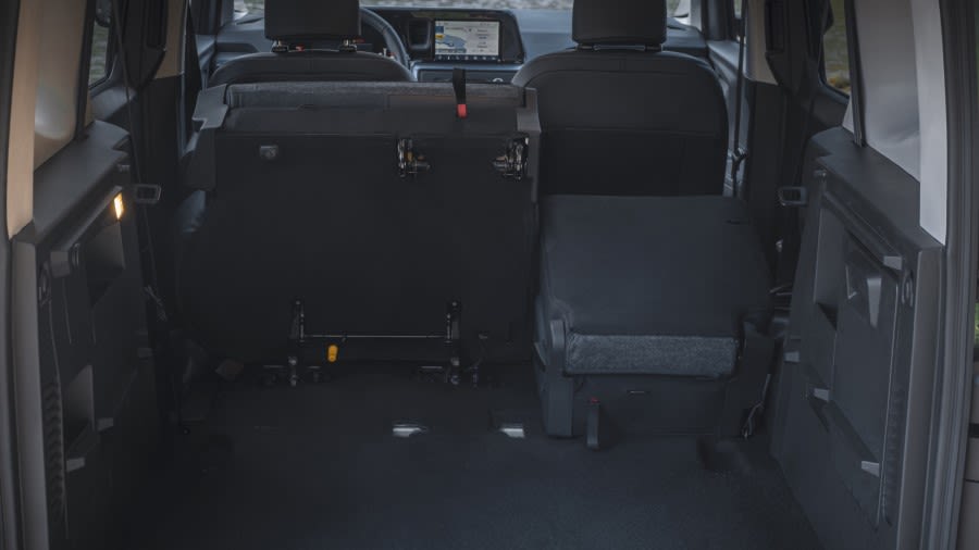Rear seats in Tourneo Courier with 60:40 split. License valid until 15th May 2026 for earned editorial, press releases and press kits in Europe only. This content is solely for editorial use and for providing individual users with information. Any storage in databases, or any distribution to third parties within the scope of commercial use, or for commercial use is permitted with written consent from Ford in Europe GmbH only.