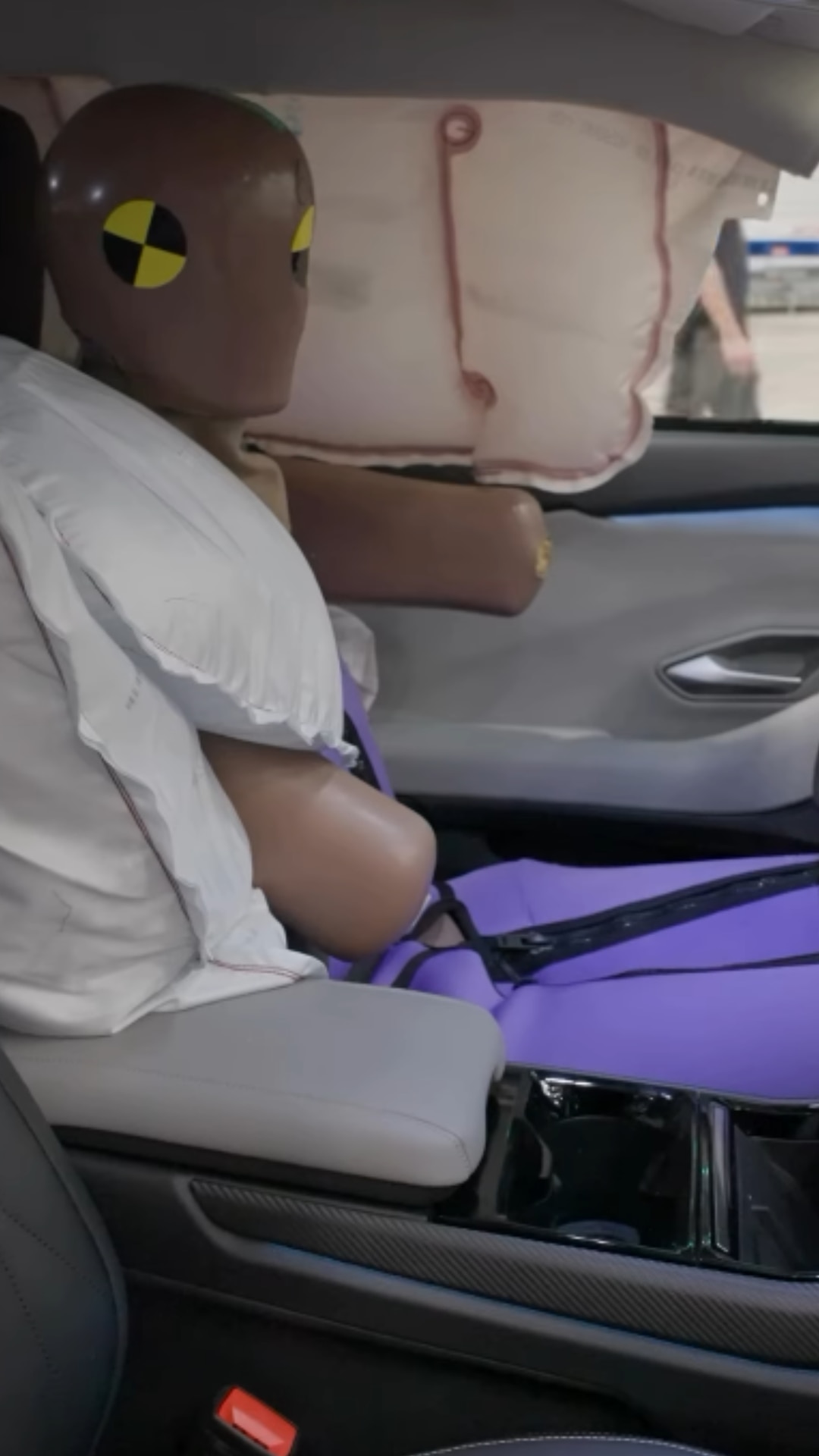 2025_ElectricExplorer_SafetyMediaDrive_916 - 1