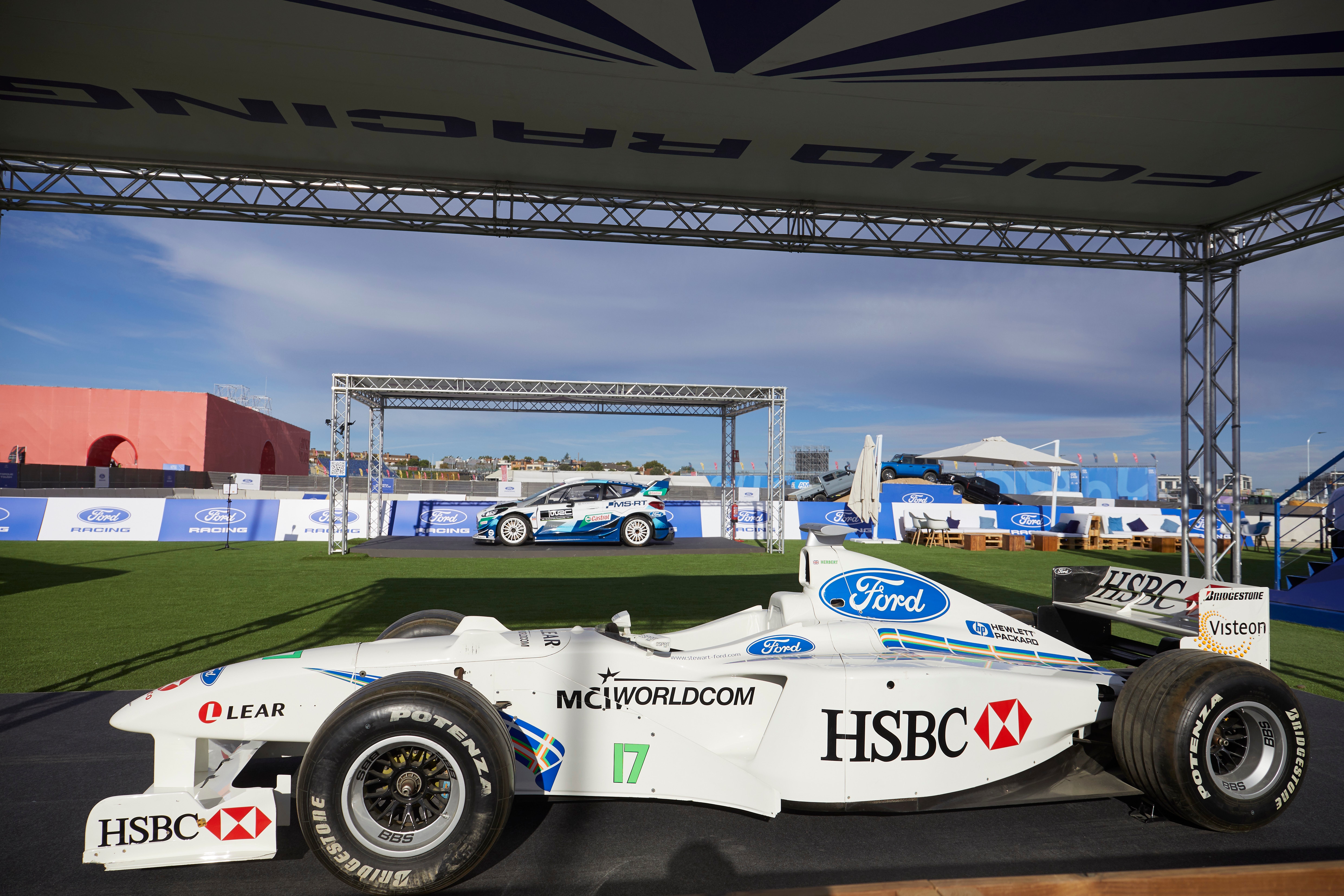 Formula 1 is back in Madrid, and Ford is celebrating with a 7,000 m2 Fan Zone. Discover a unique rally circuit, pro simulators, classic cars, and interactive digital experiences.