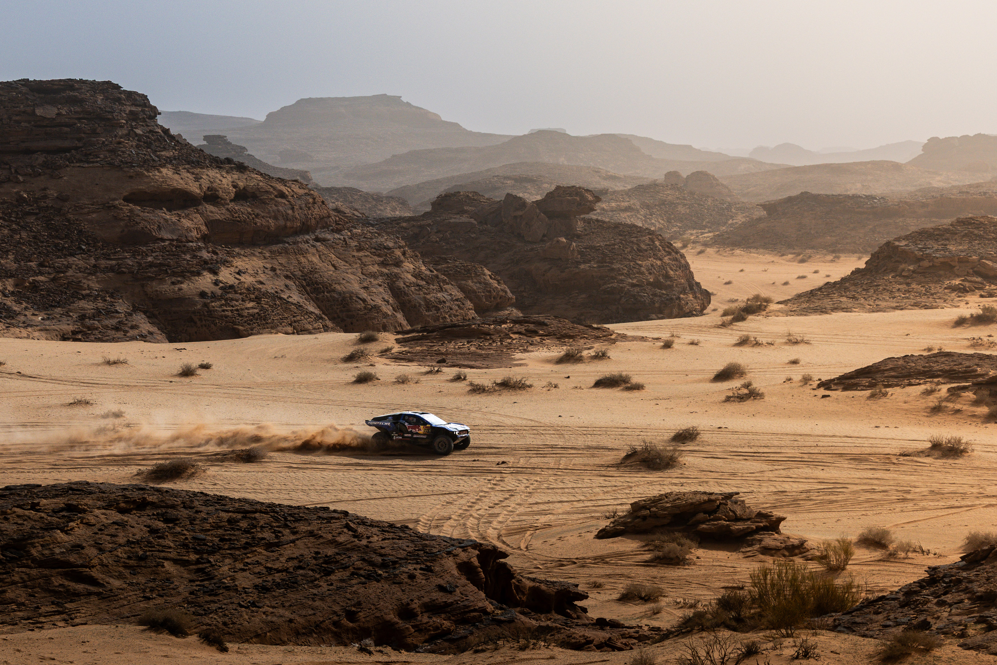 This is the true scale of the fight—a solitary machine battling against an endless, enduring expanse. Photo credit: Ford/ Red Bull Contentpool / Marcin Kin.