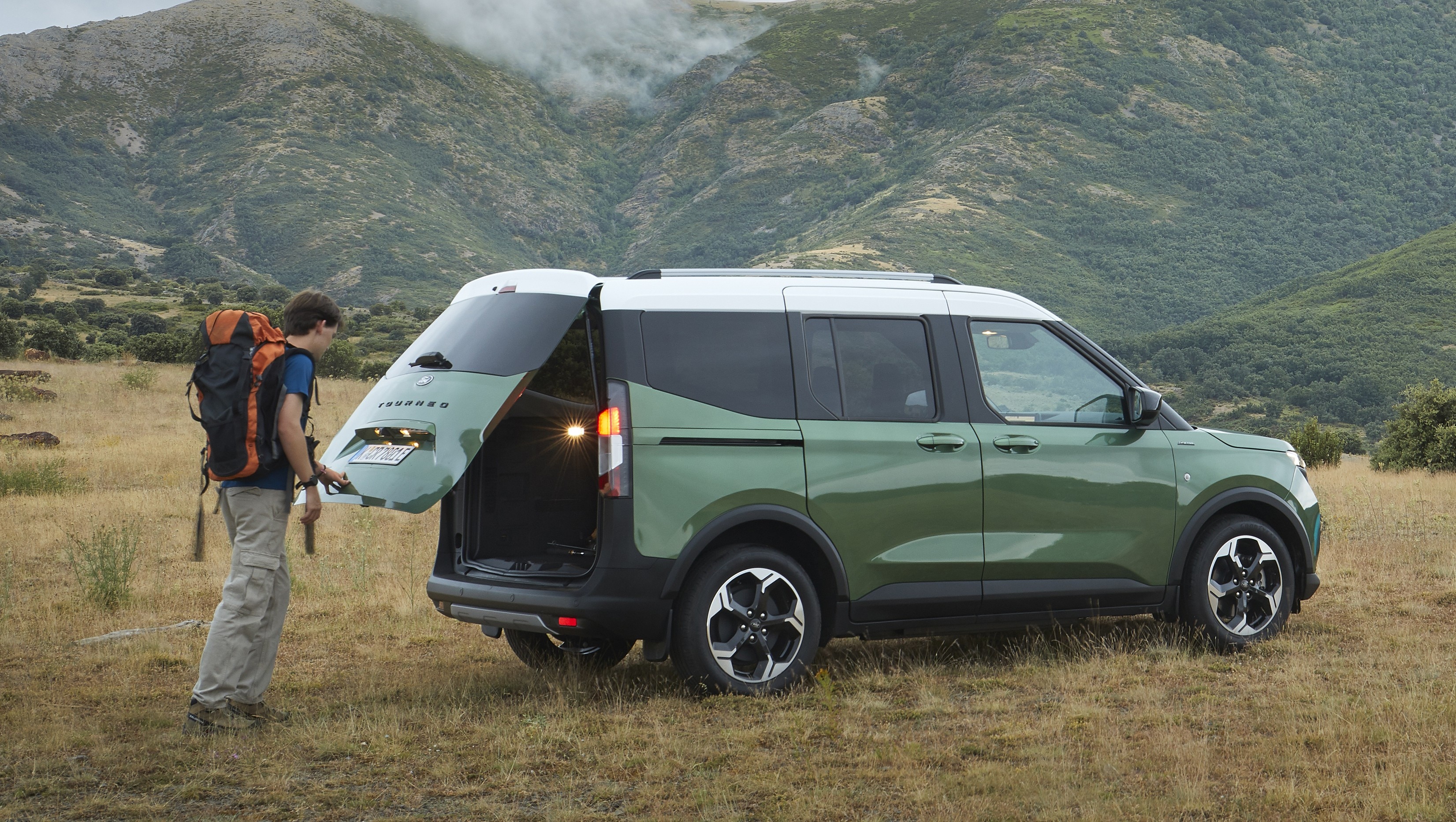 The Ford E-Tourneo Courier qualifies for the UK's maximum Band 1 grant for the most sustainable electric cars.