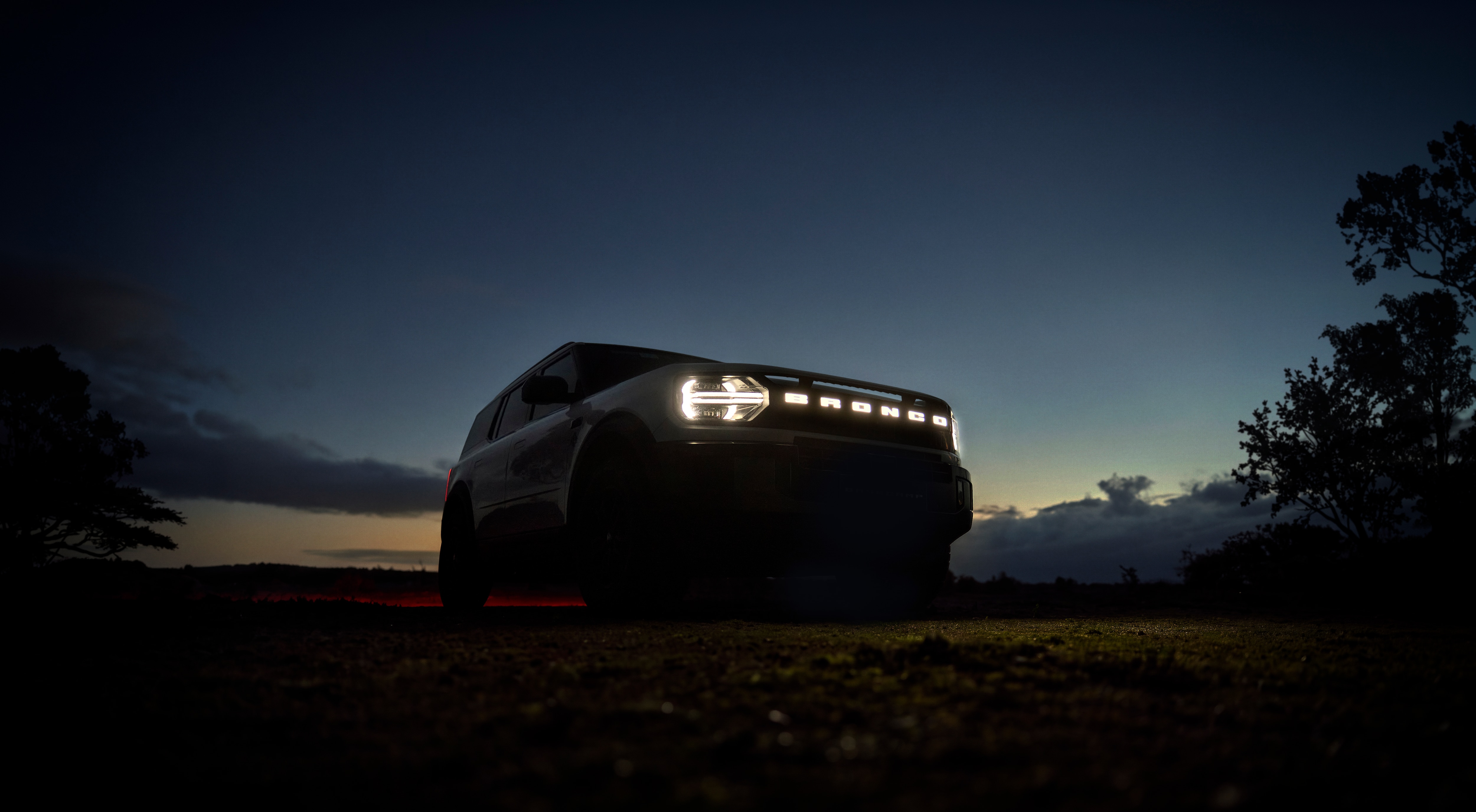 Prototype vehicle shown. Outer Banks model shown. Australian final production model specifications, appearance, features, and accessories may differ from those depicted.