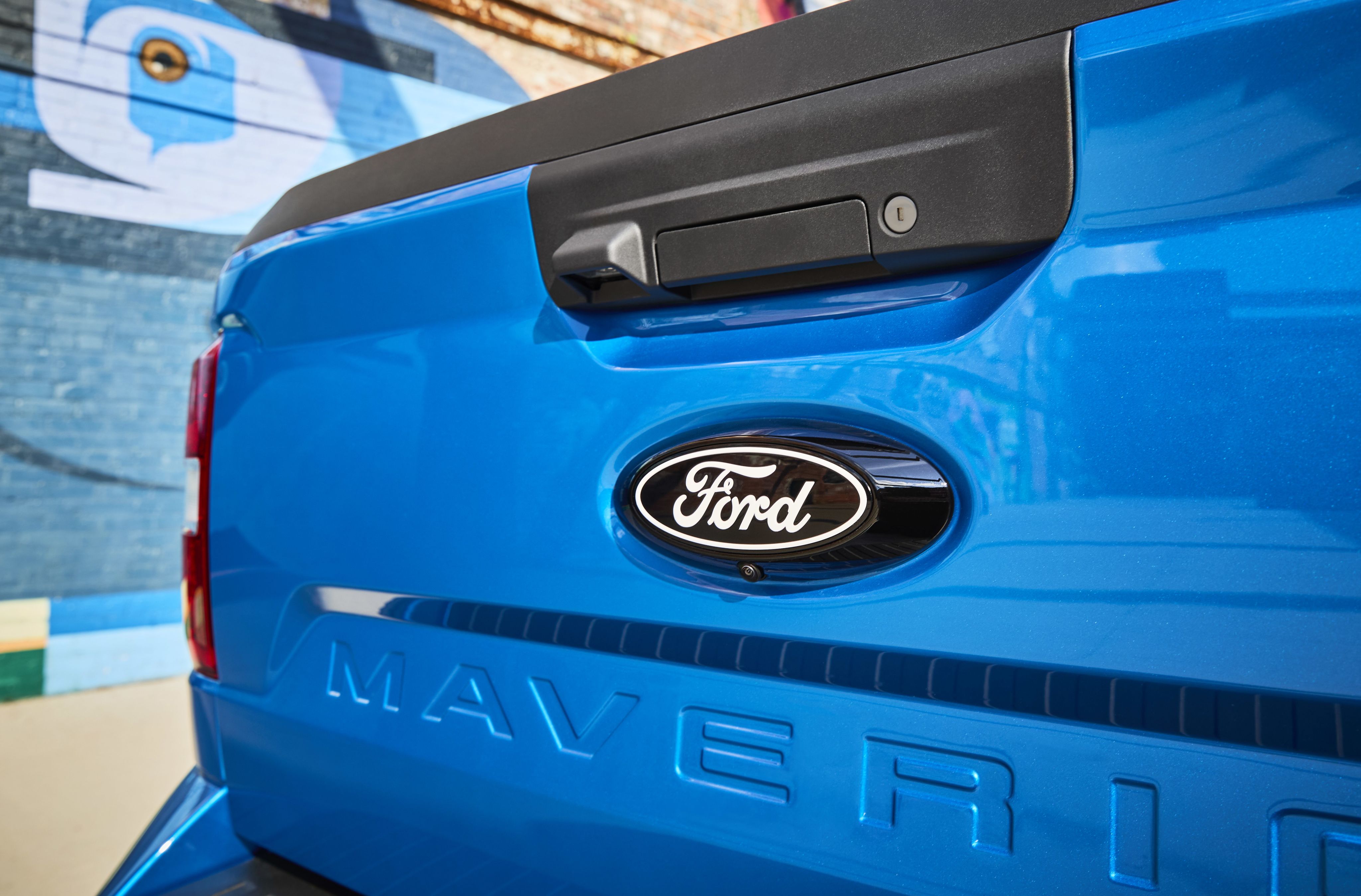 2025 Ford Maverick Lobo tailgate