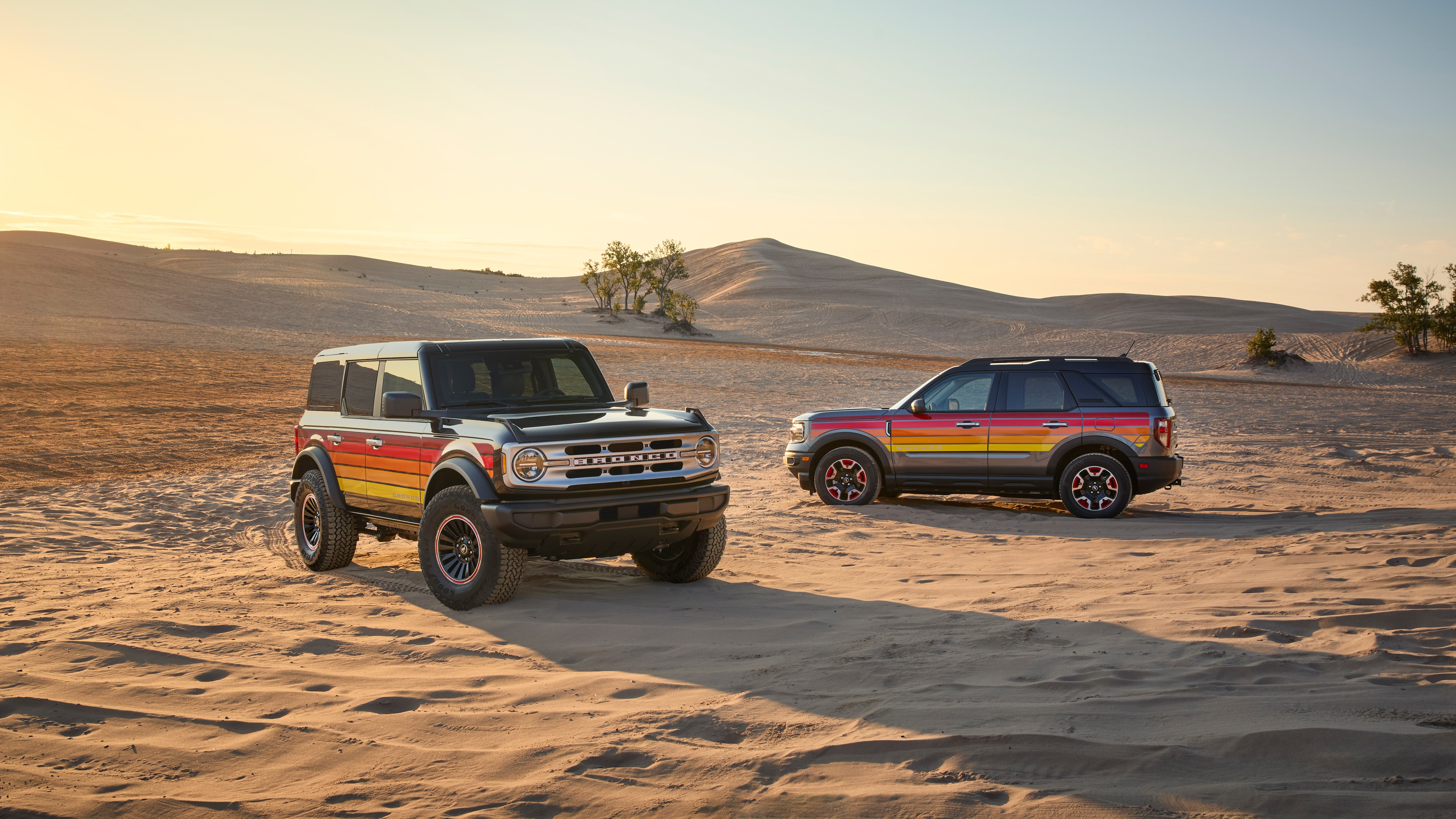 Preproduction 2025 Bronco Big Bend® with optional equipment, Free Wheeling Package, and simulated screen shown. Available Fall 2024.