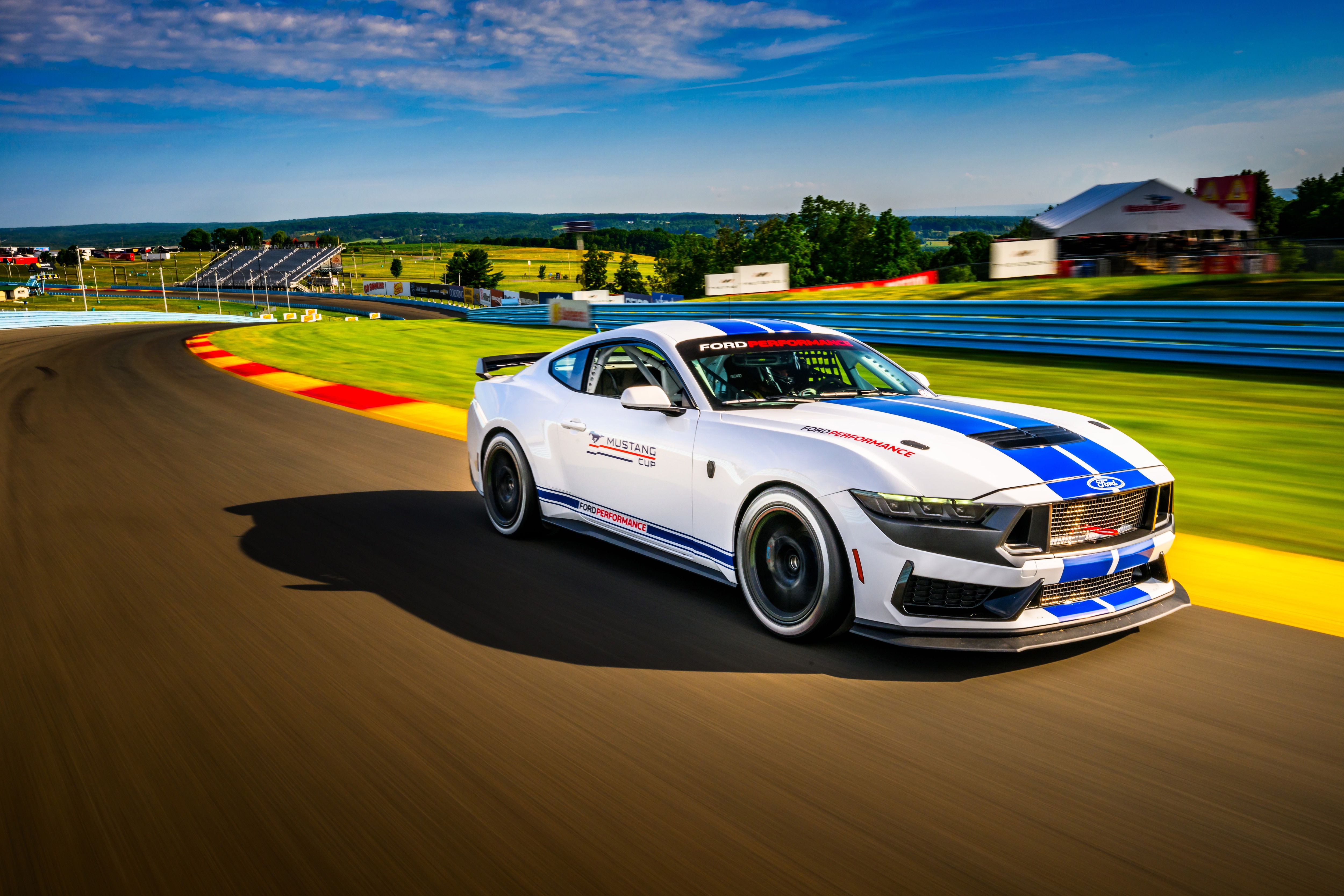 2025 Mustang Dark Horse R