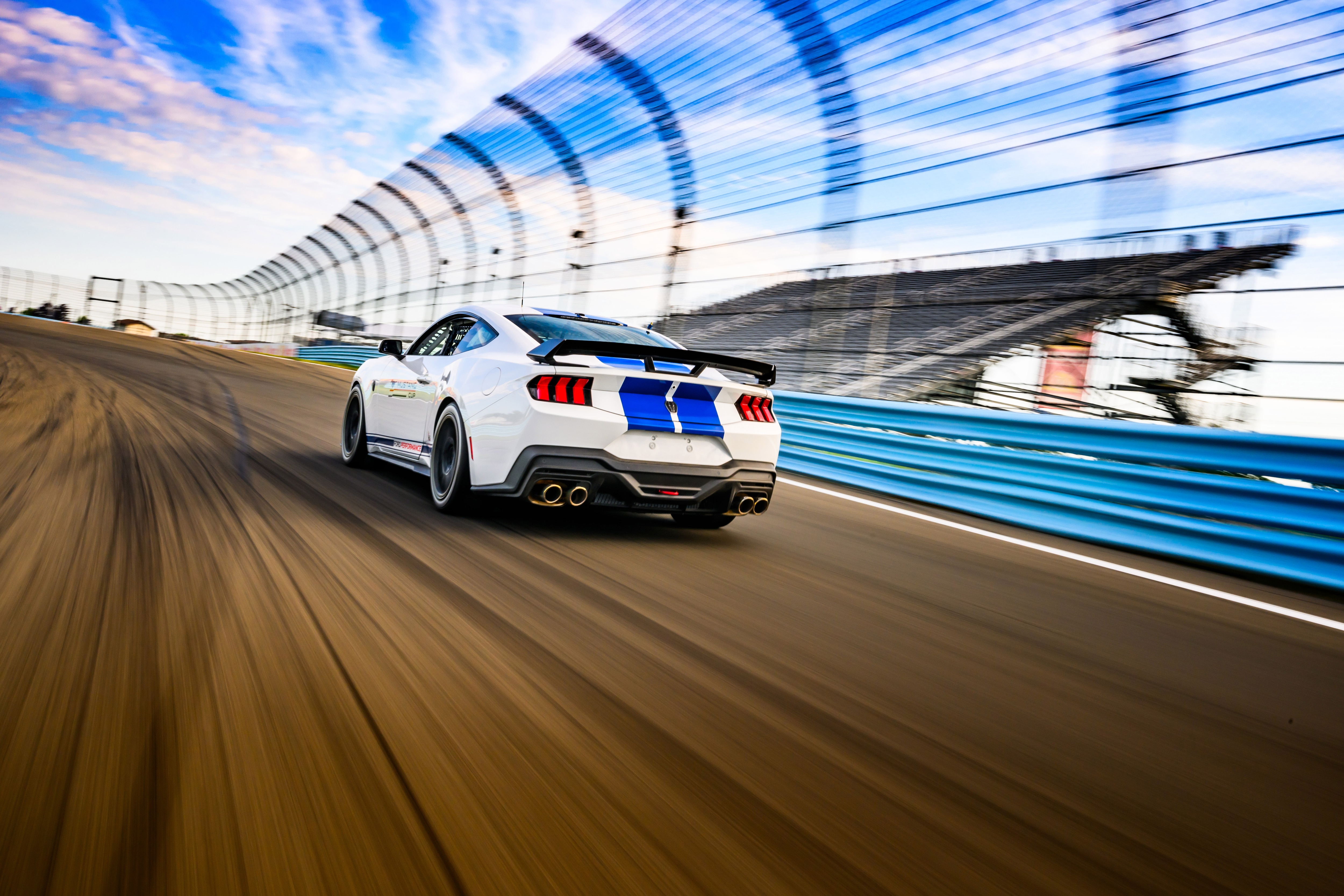 2025 Mustang Dark Horse R