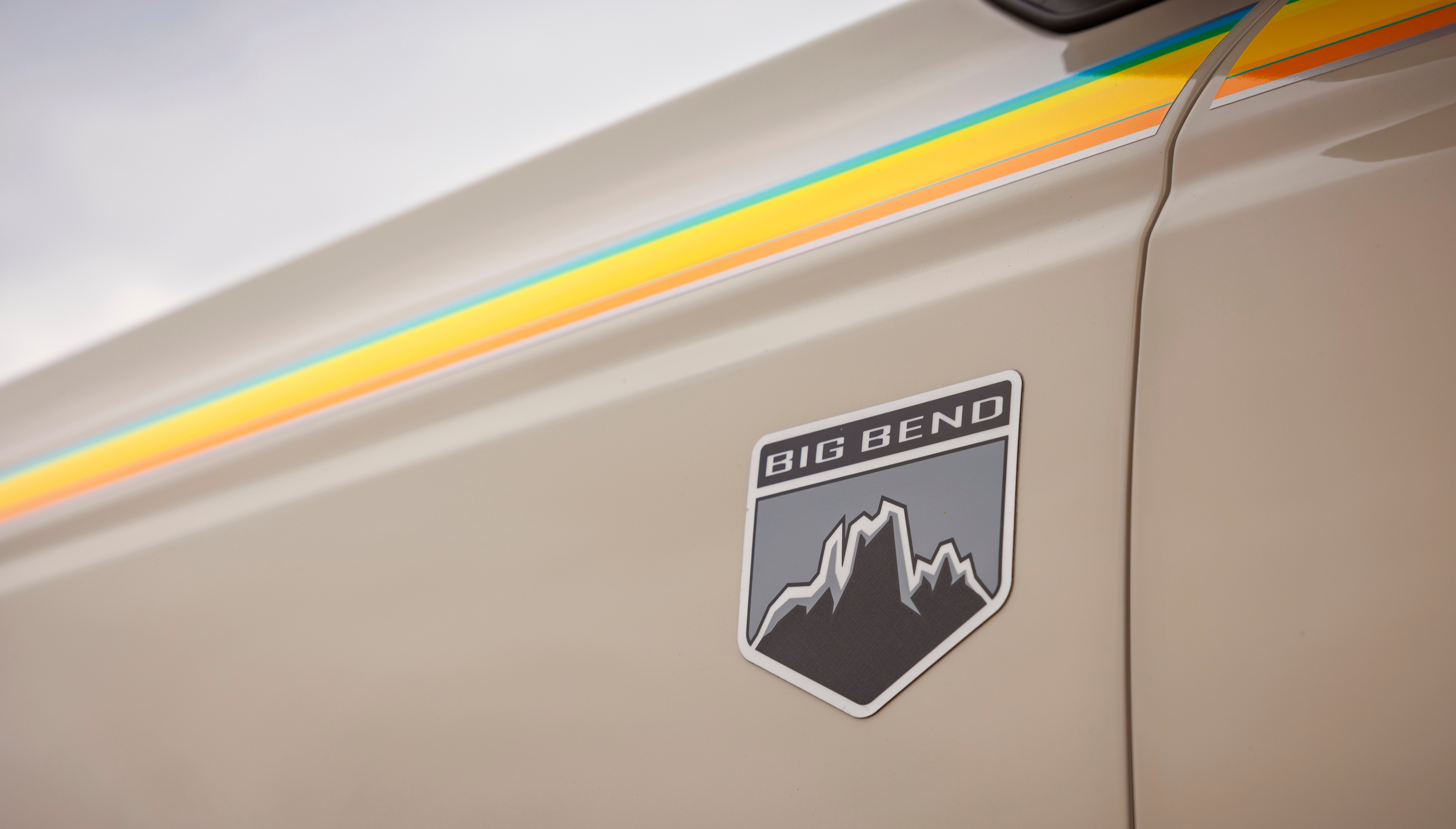 With the Ford Custom Garage Bronco Coastal package, you’re ready for any trip to the beach — even if you have to go off road to get there.