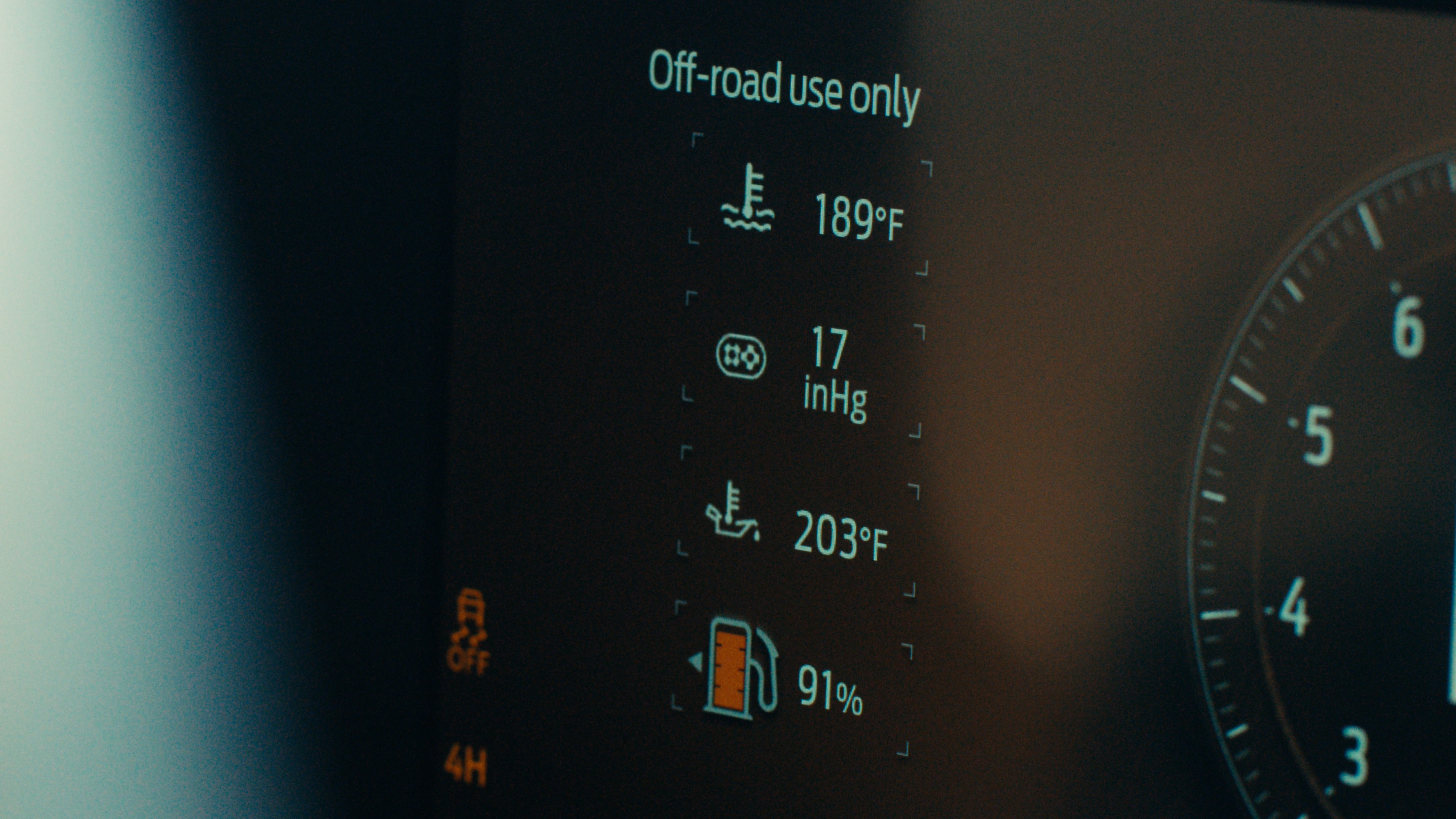 The vehicle’s Performance View on the digital screen allows you to monitor critical vitals like oil pressure and transmission temperature.