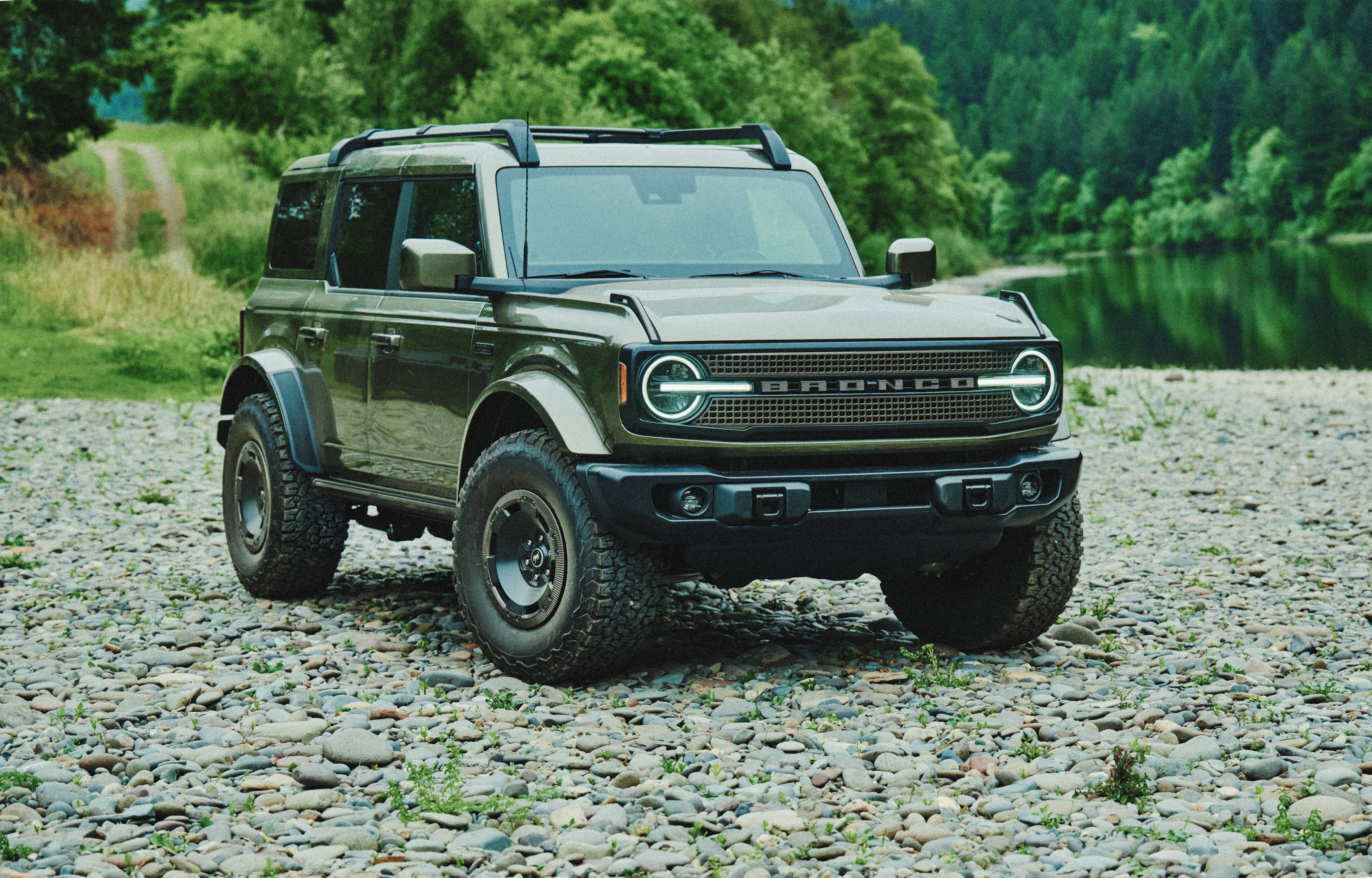 Customers asked us to create a Bronco that takes premium materials, driving experience, and off-road capability to a new level. One that matches the very best gear in their kit. Bronco Filson is the answer to that question.