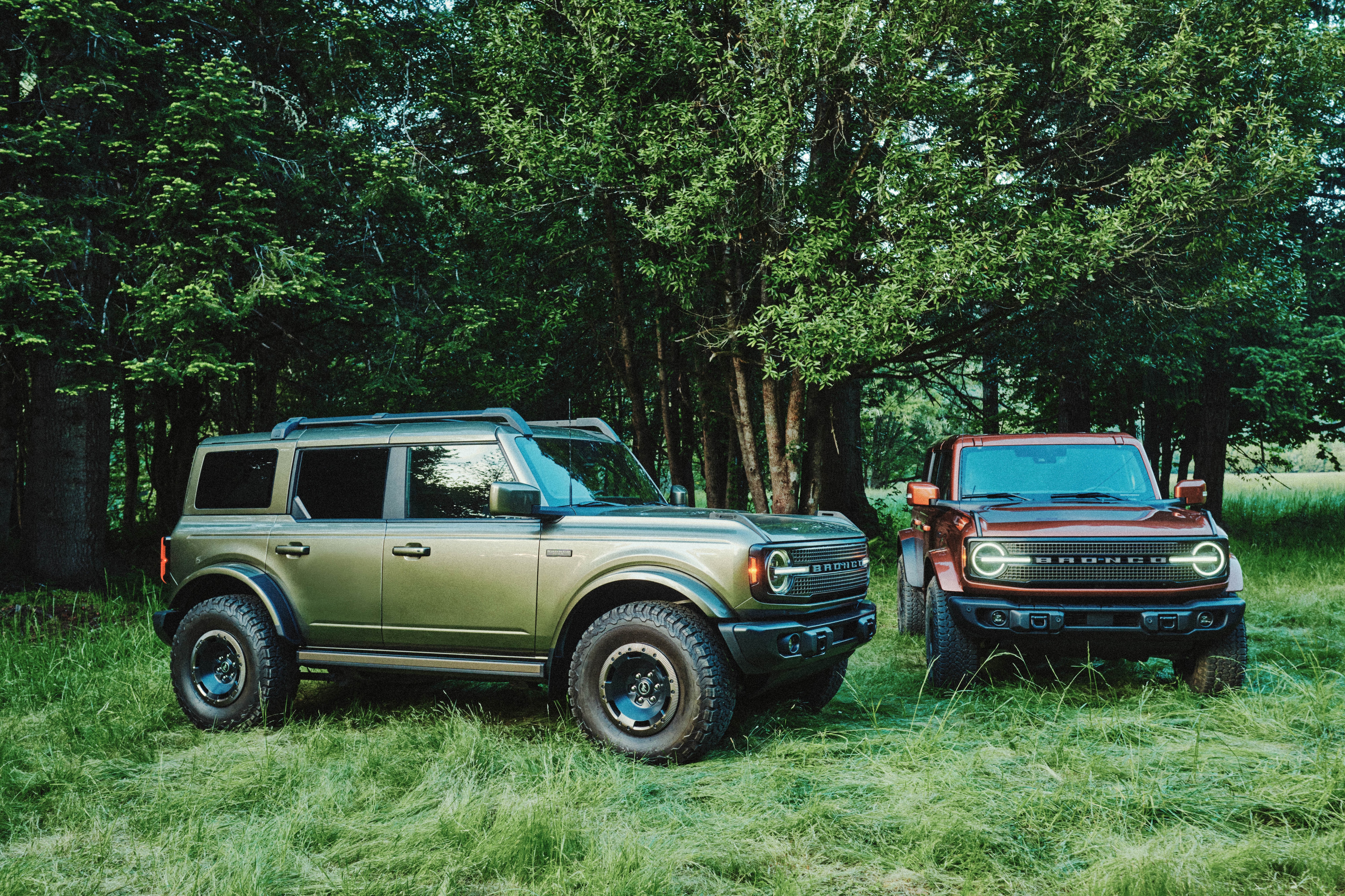 Customers asked us to create a Bronco that takes premium materials, driving experience, and off-road capability to a new level. One that matches the very best gear in their kit. Bronco Filson is the answer to that question.