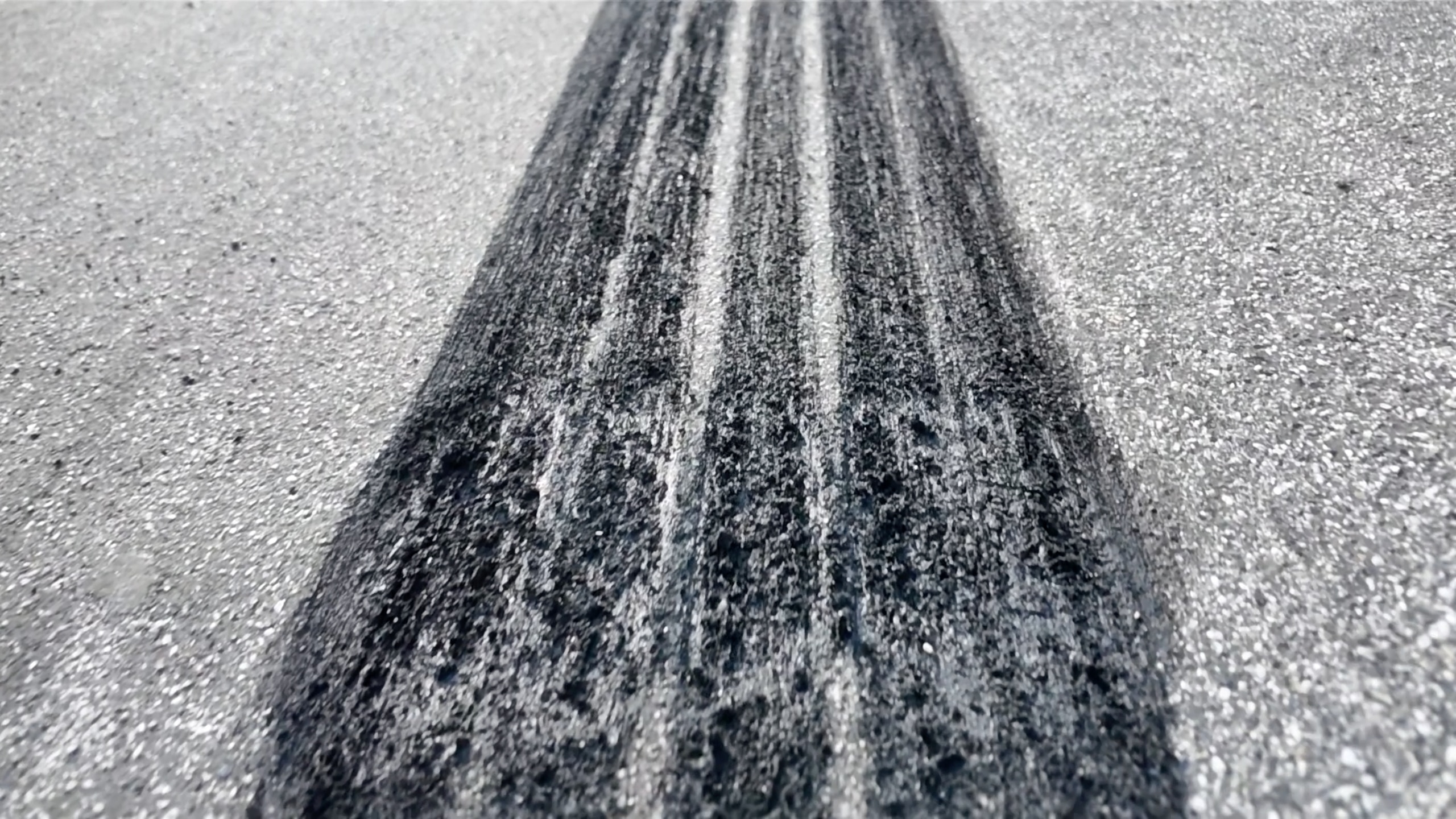 Ford recently asked Dee Bryant to spend some time teaching a few eager drivers what it takes to be a Hollywood stunt driver using a brand-new Mustang Dark Horse.