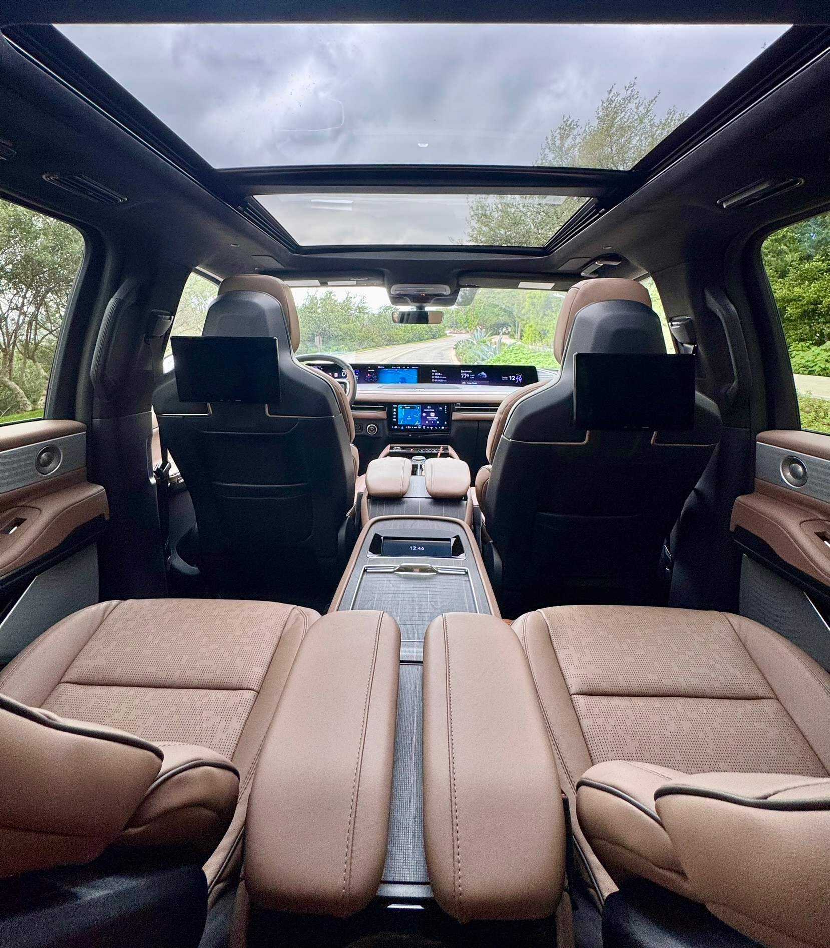 The Lincoln Navigator is the ideal vehicle for families with effortless connectivity and technology.