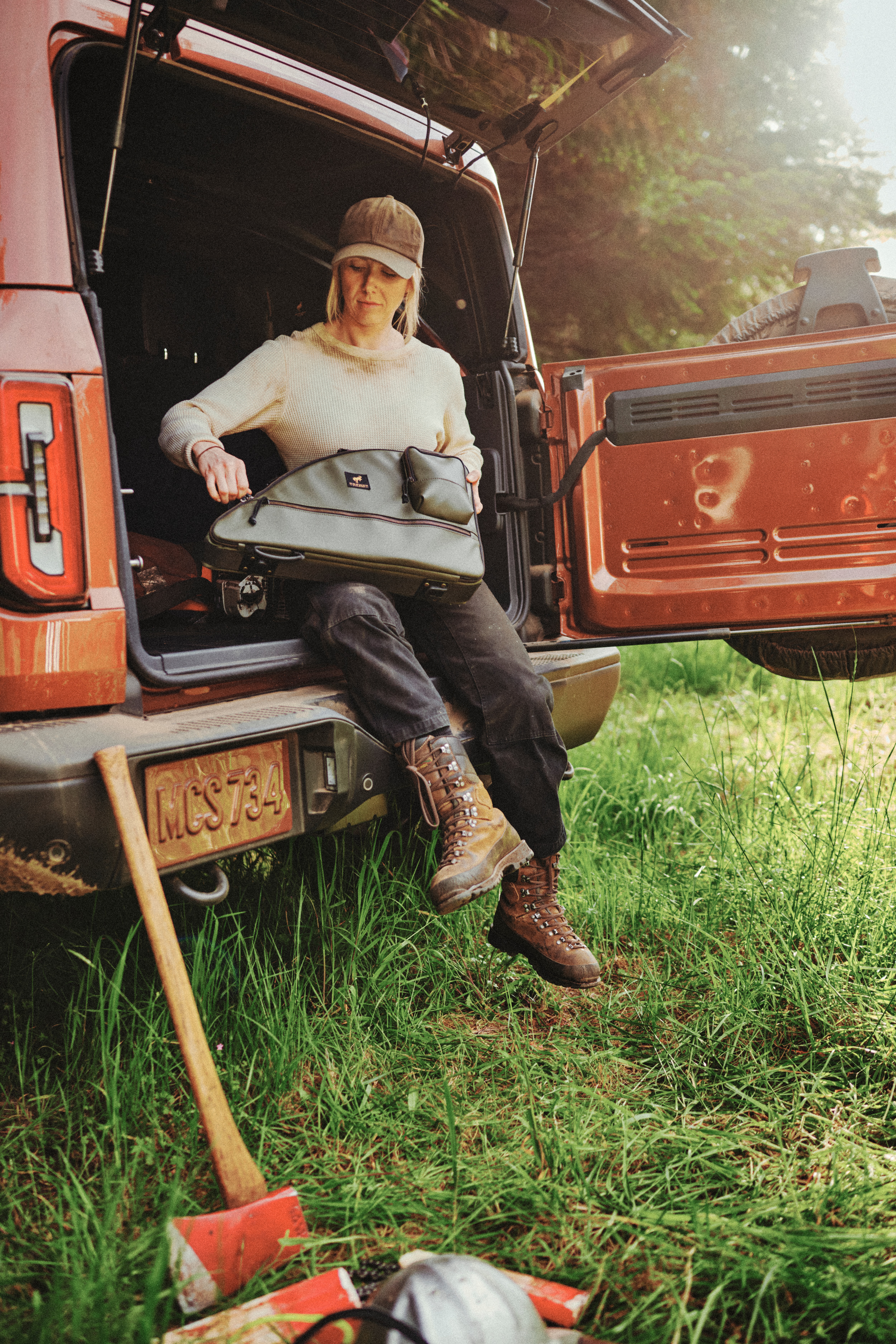 Filson-inspired removable bags sit in the doors and in the triangle of the rear sports bar, cut from water and dirt-resistant material, and use magnets instead of snap buttons so you can open and close them one-handed.