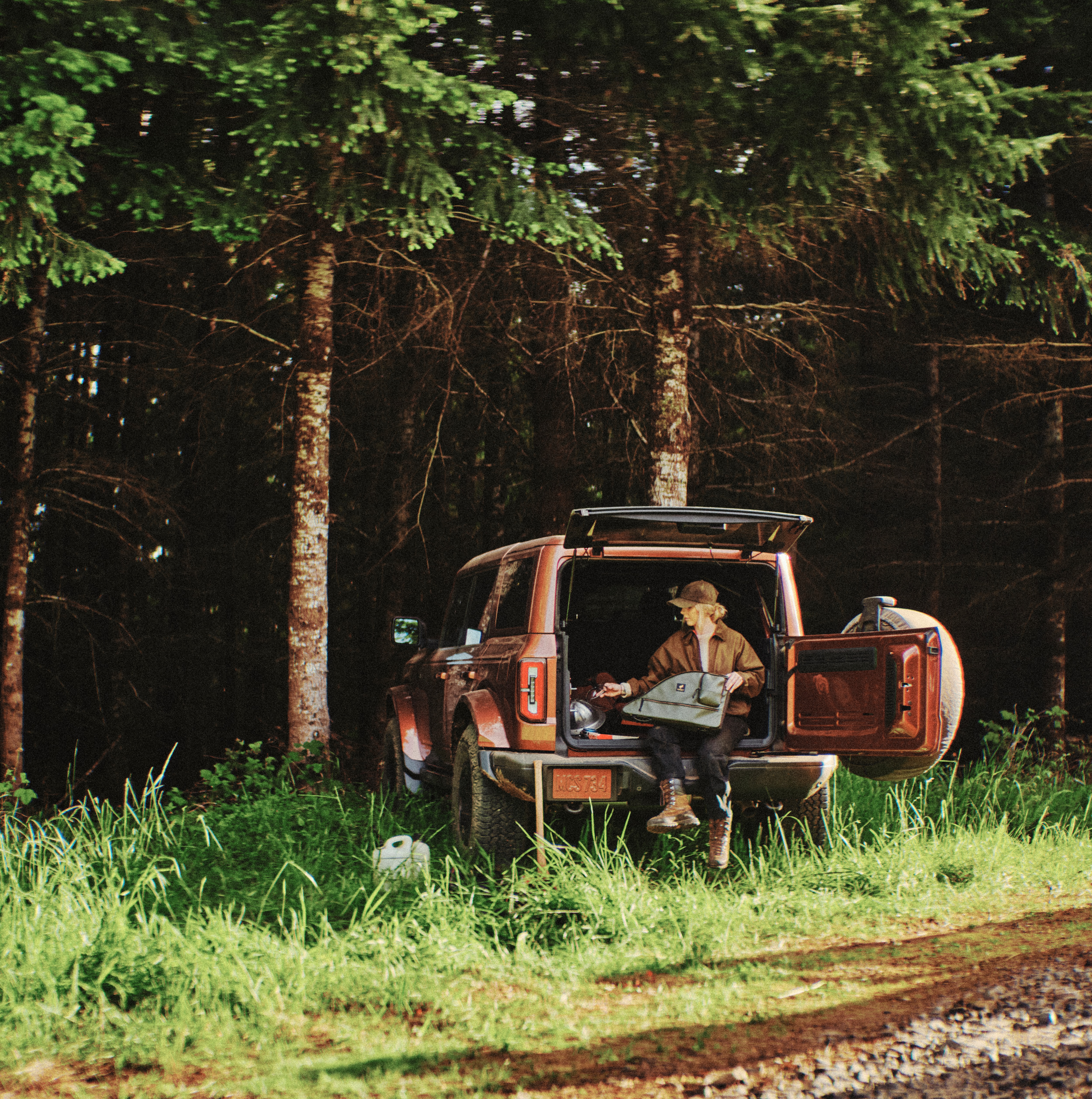 Filson-inspired removable bags sit in the doors and in the triangle of the rear sports bar, cut from water and dirt-resistant material, and use magnets instead of snap buttons so you can open and close them one-handed.