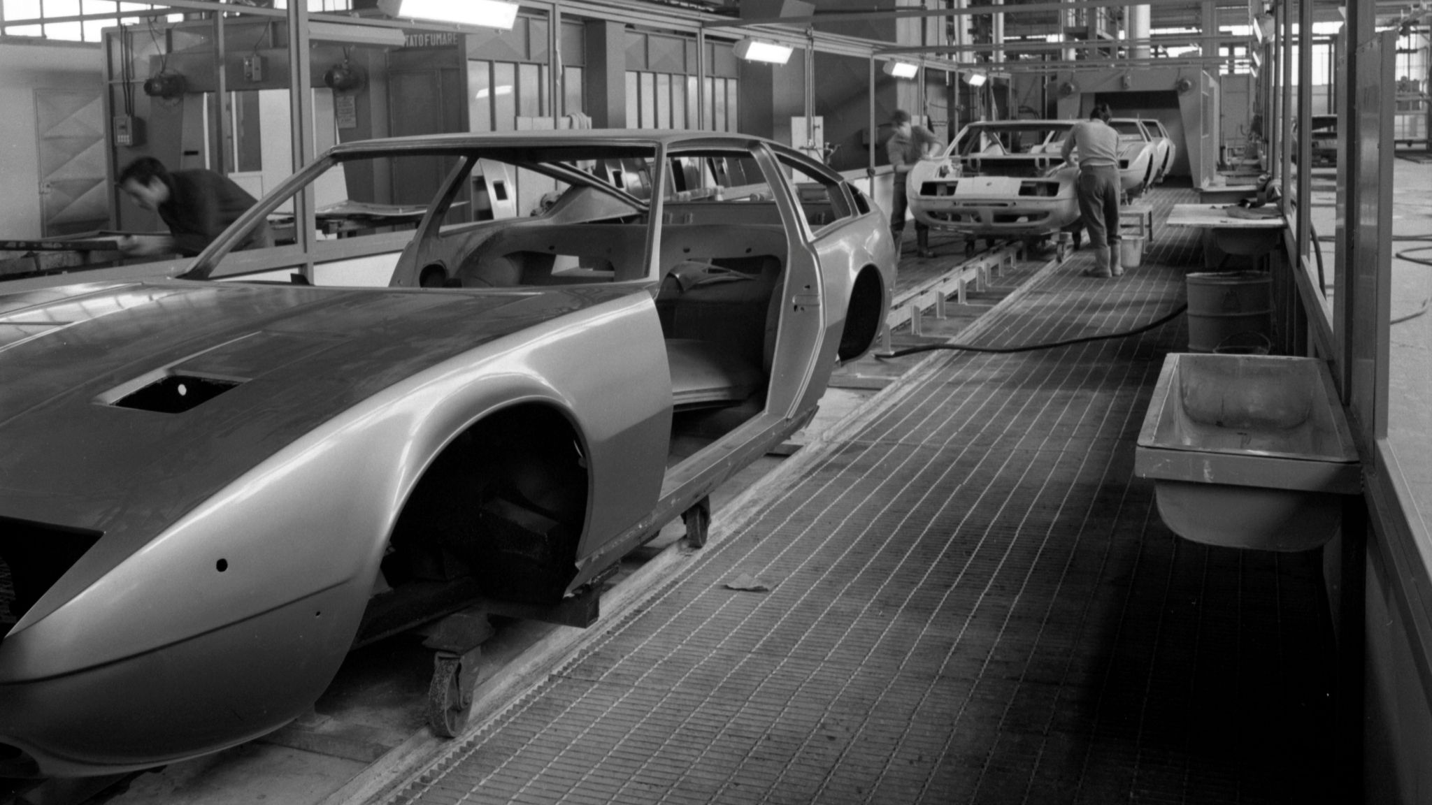 The Vignale factory's assembly line, shown before Pantera production began.