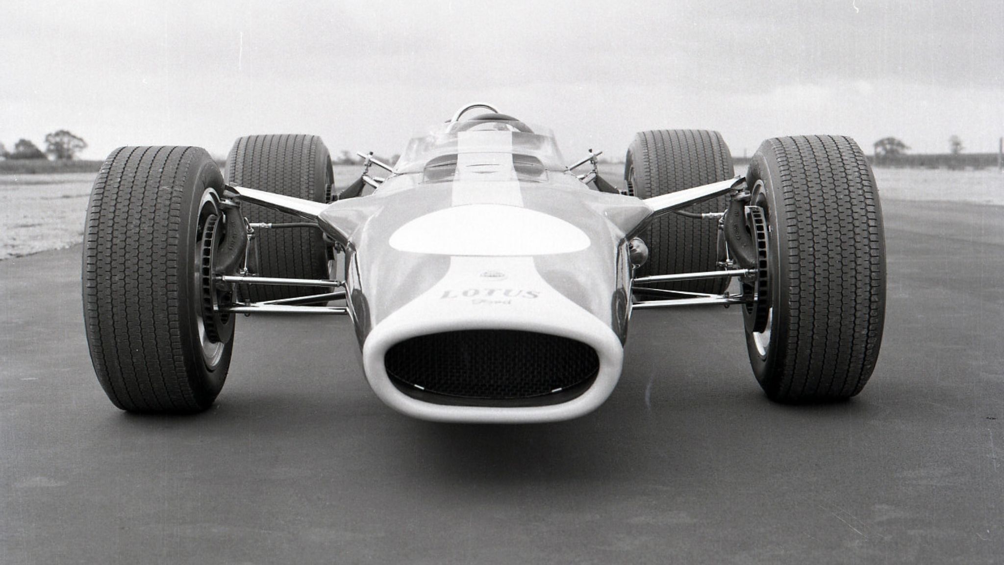 The Ford-Cosworth DFV engine also played a unique role in the car’s structure, which also helped make the car lighter.